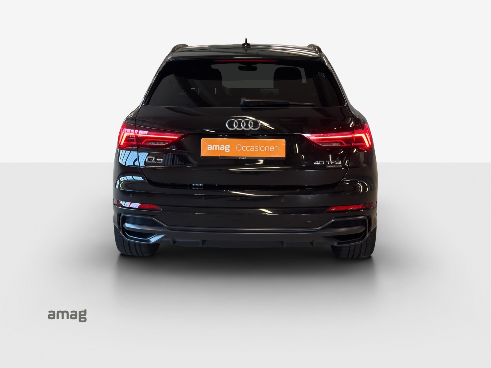 AUDI Q3 40 TFSI S line quattro S-tronic-image-3