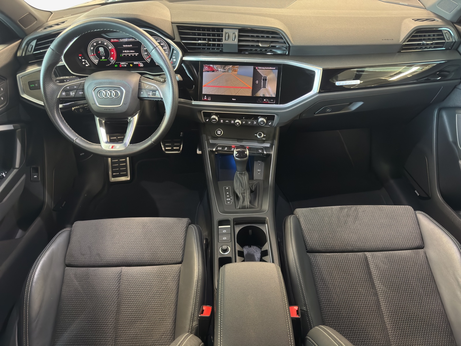 AUDI Q3 40 TFSI S line quattro S-tronic-image-8