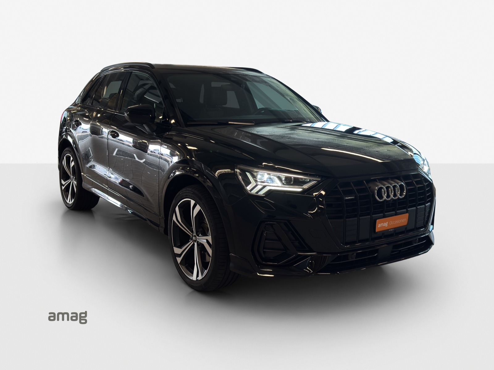 AUDI Q3 40 TFSI S line quattro S-tronic-image-5