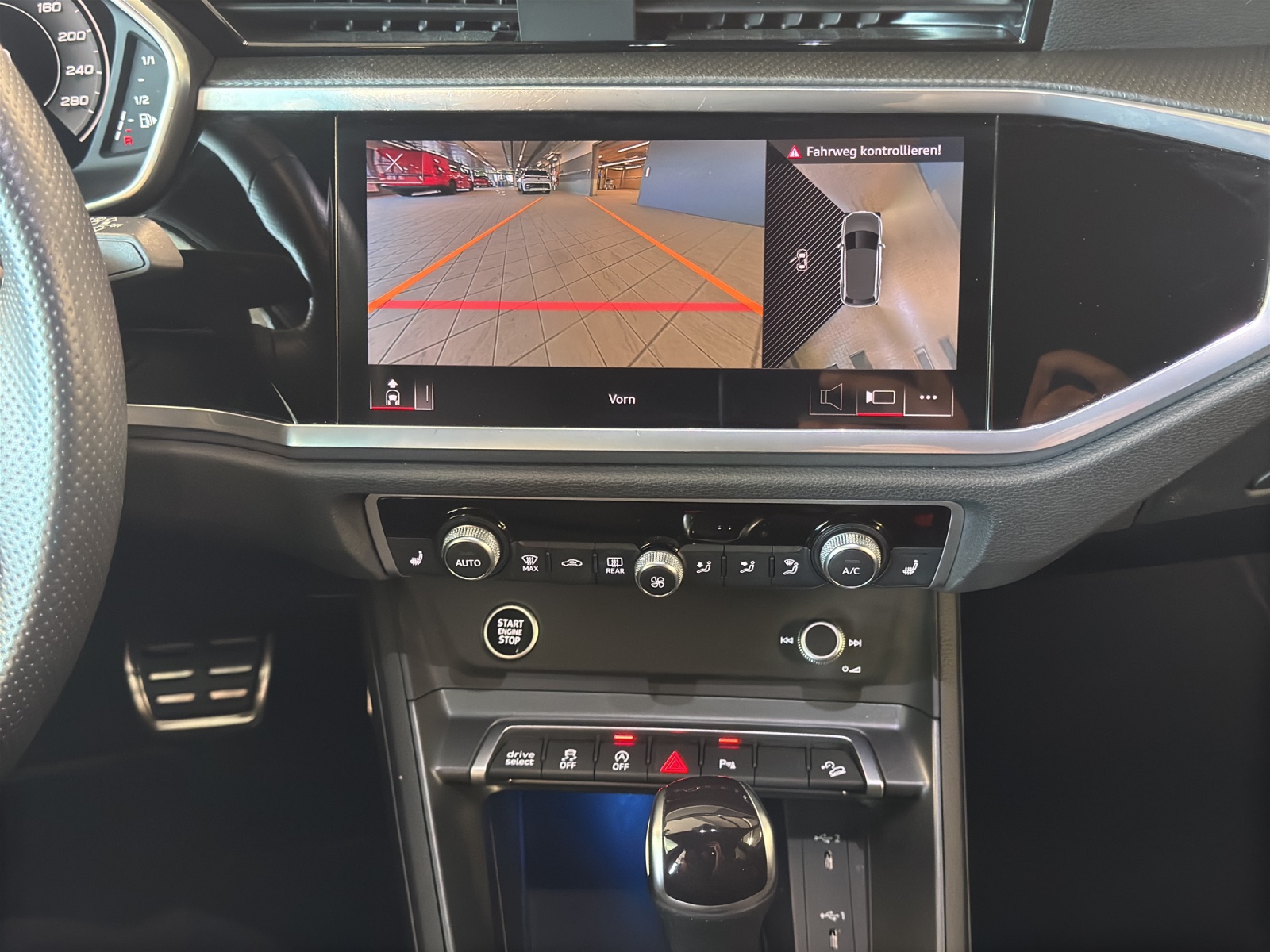 AUDI Q3 40 TFSI S line quattro S-tronic-image-10