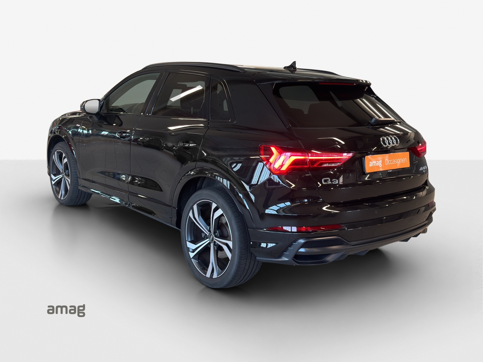 AUDI Q3 40 TFSI S line quattro S-tronic-image-2