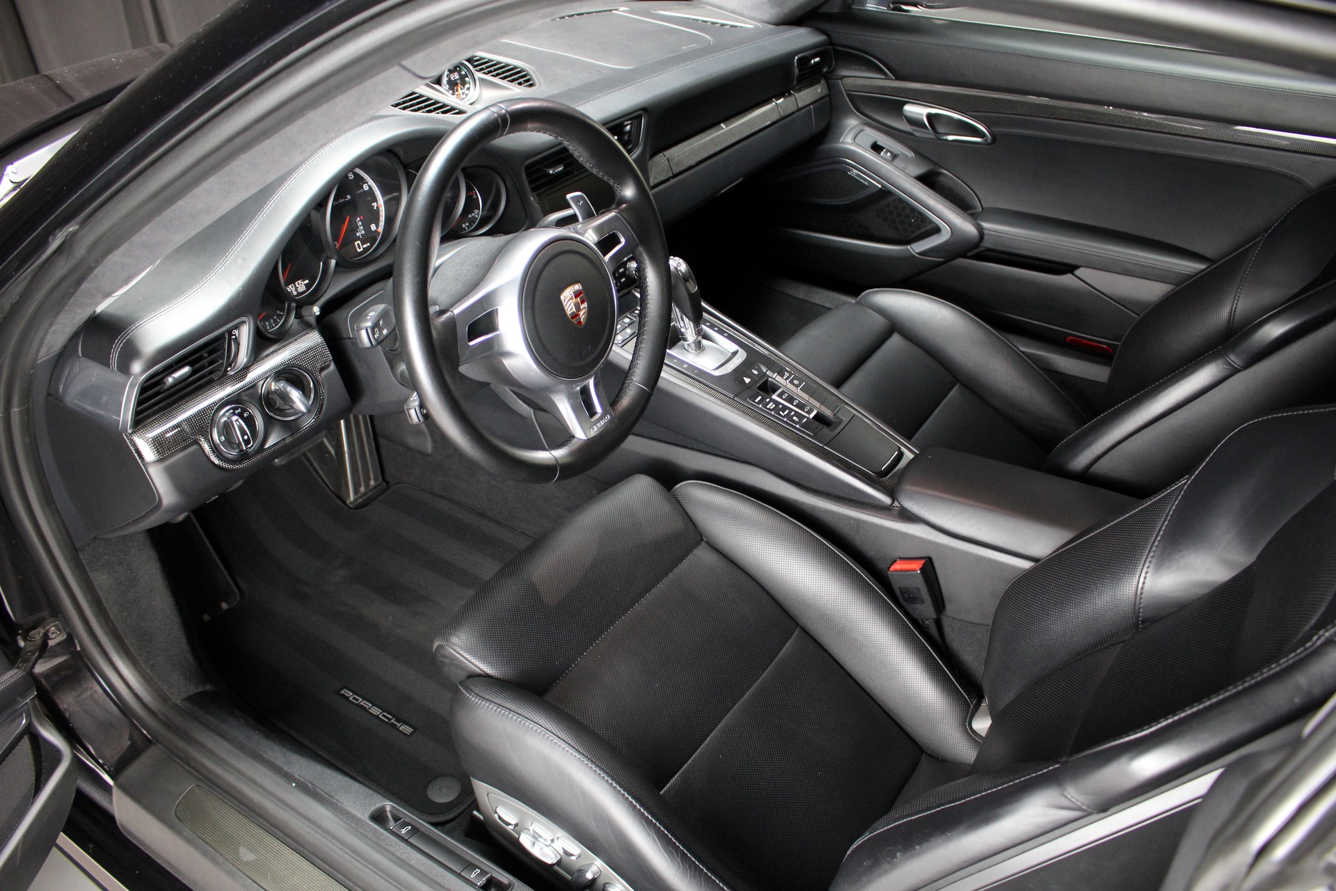 PORSCHE 911 Turbo S PDK-image-1