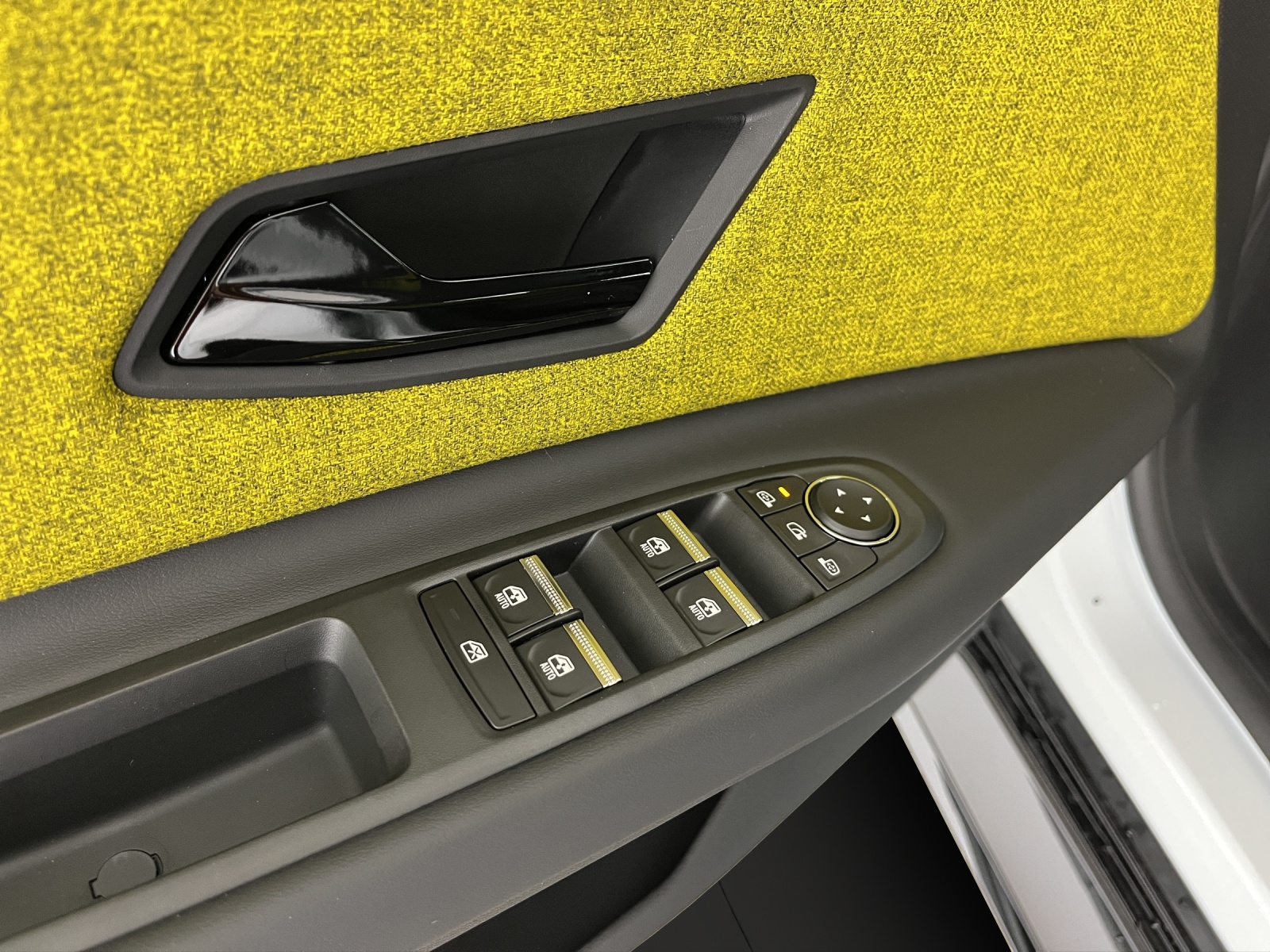 RENAULT R5 E-Tech Comfort Range iconic five-image-12