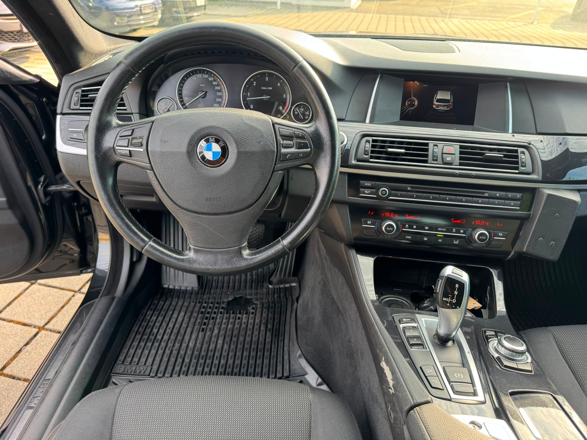 BMW 530d Touring xDrive Steptronic-image-9