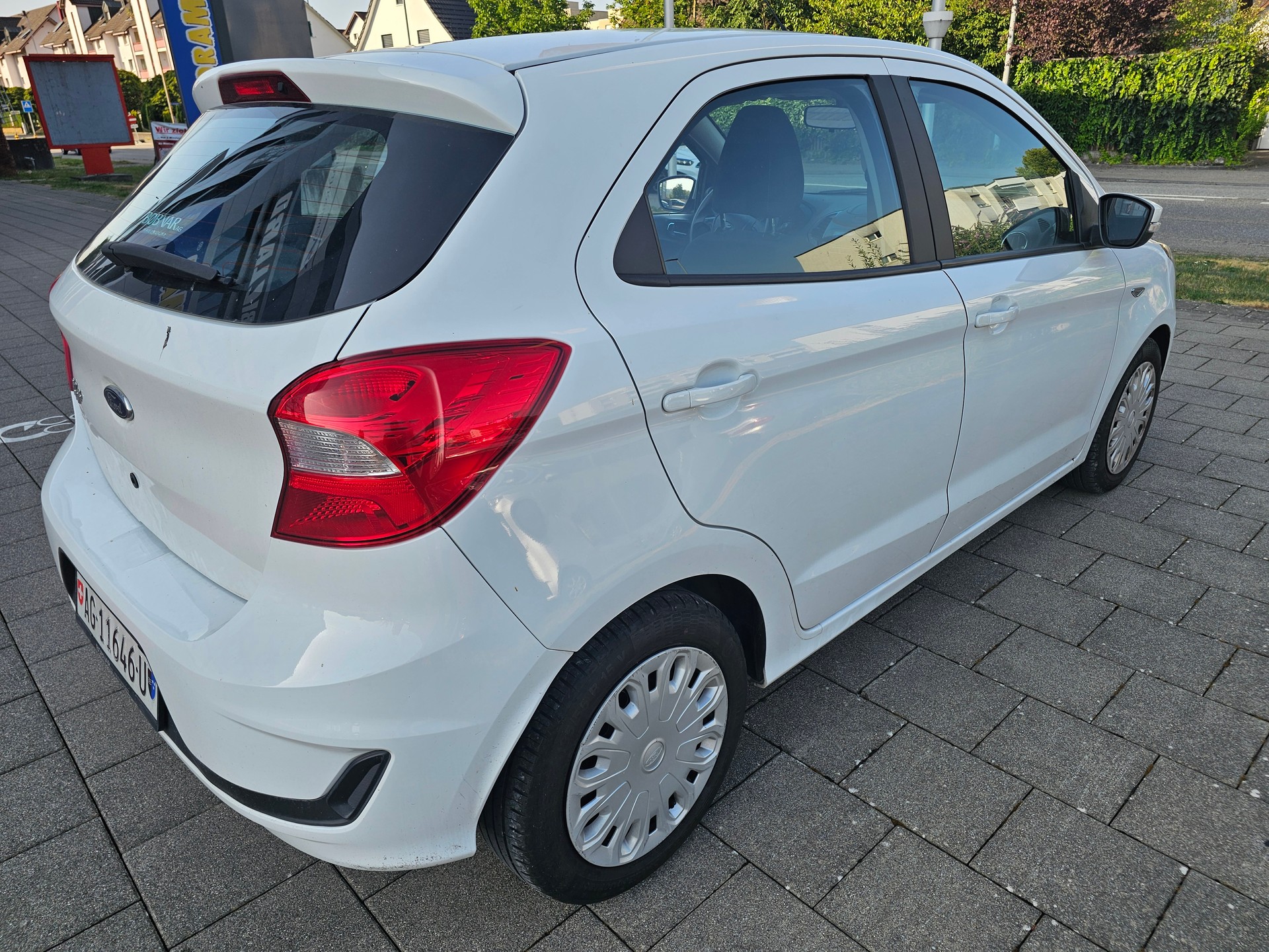 FORD KA+ 1.2 Ti-VCT Black Edition-image-3