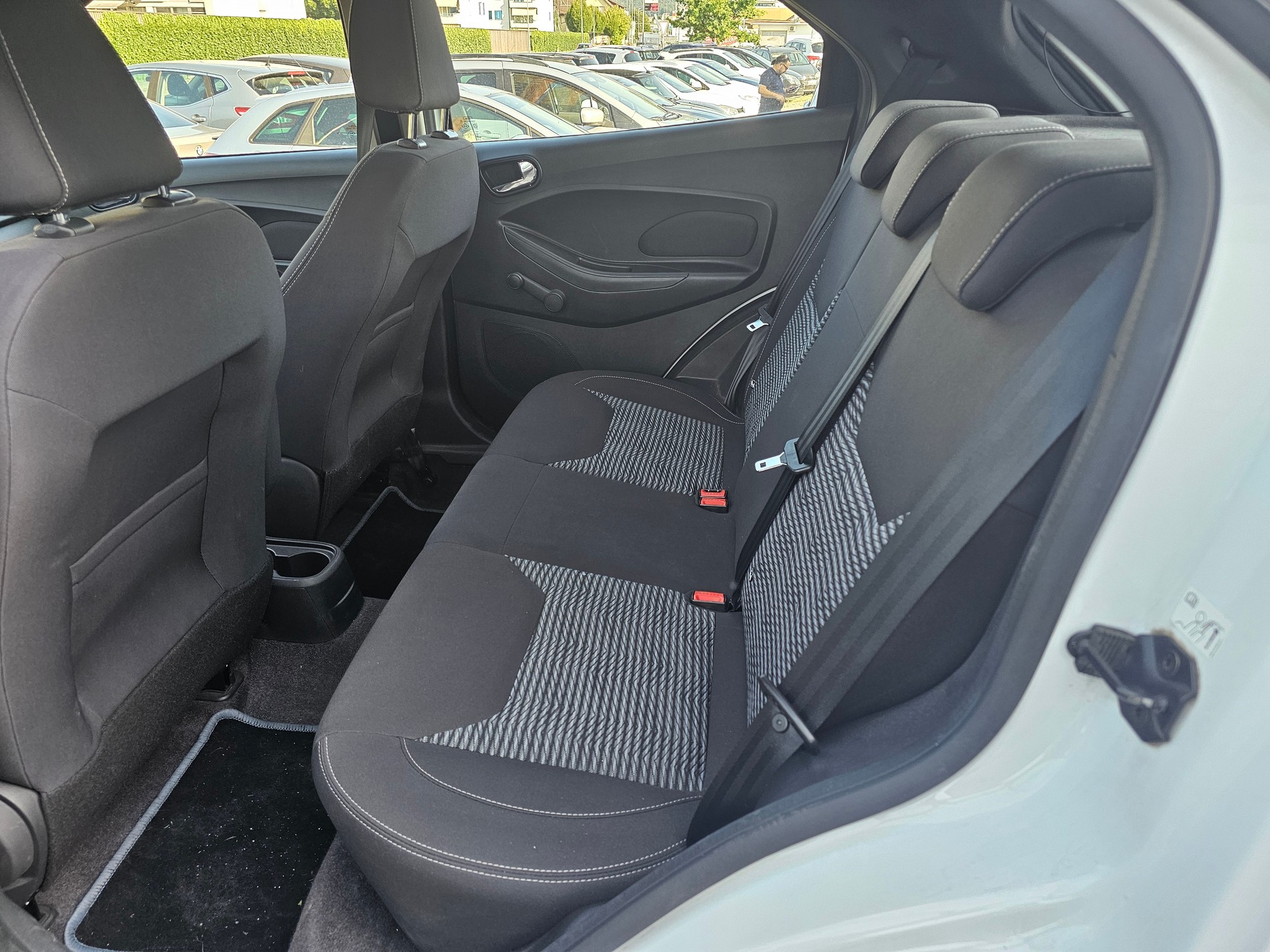 FORD KA+ 1.2 Ti-VCT Black Edition-image-12