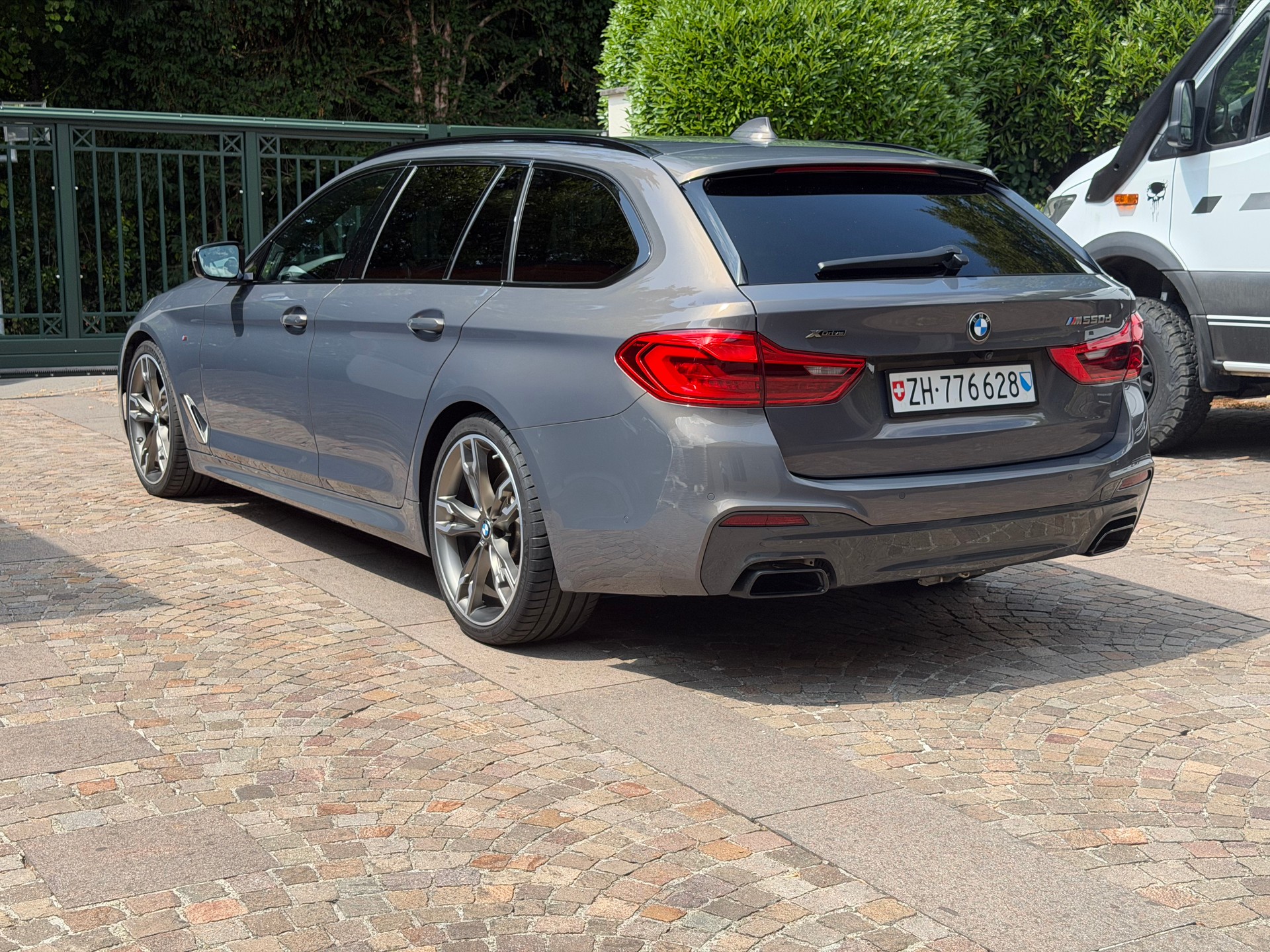 BMW BMW M550d xDrive Touring – 1. Hand – Individual – Laser – Pano – Standheizung – HUD-image-9