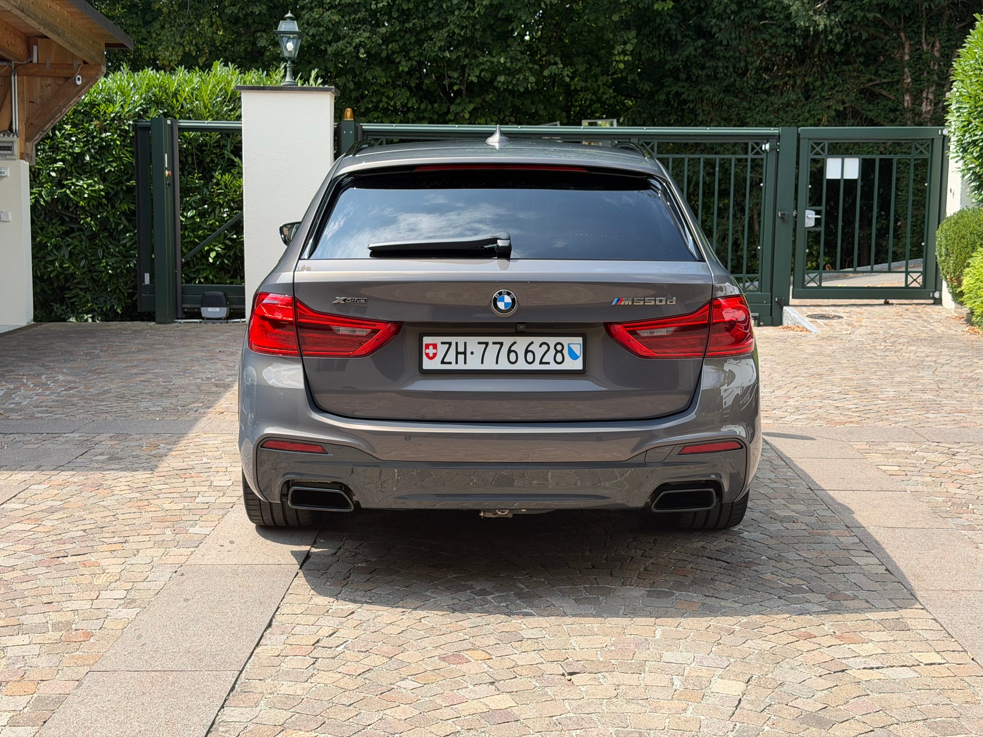 BMW BMW M550d xDrive Touring – 1. Hand – Individual – Laser – Pano – Standheizung – HUD-image-5