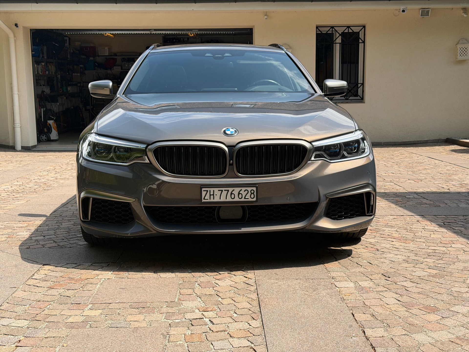BMW BMW M550d xDrive Touring – 1. Hand – Individual – Laser – Pano – Standheizung – HUD-image-4
