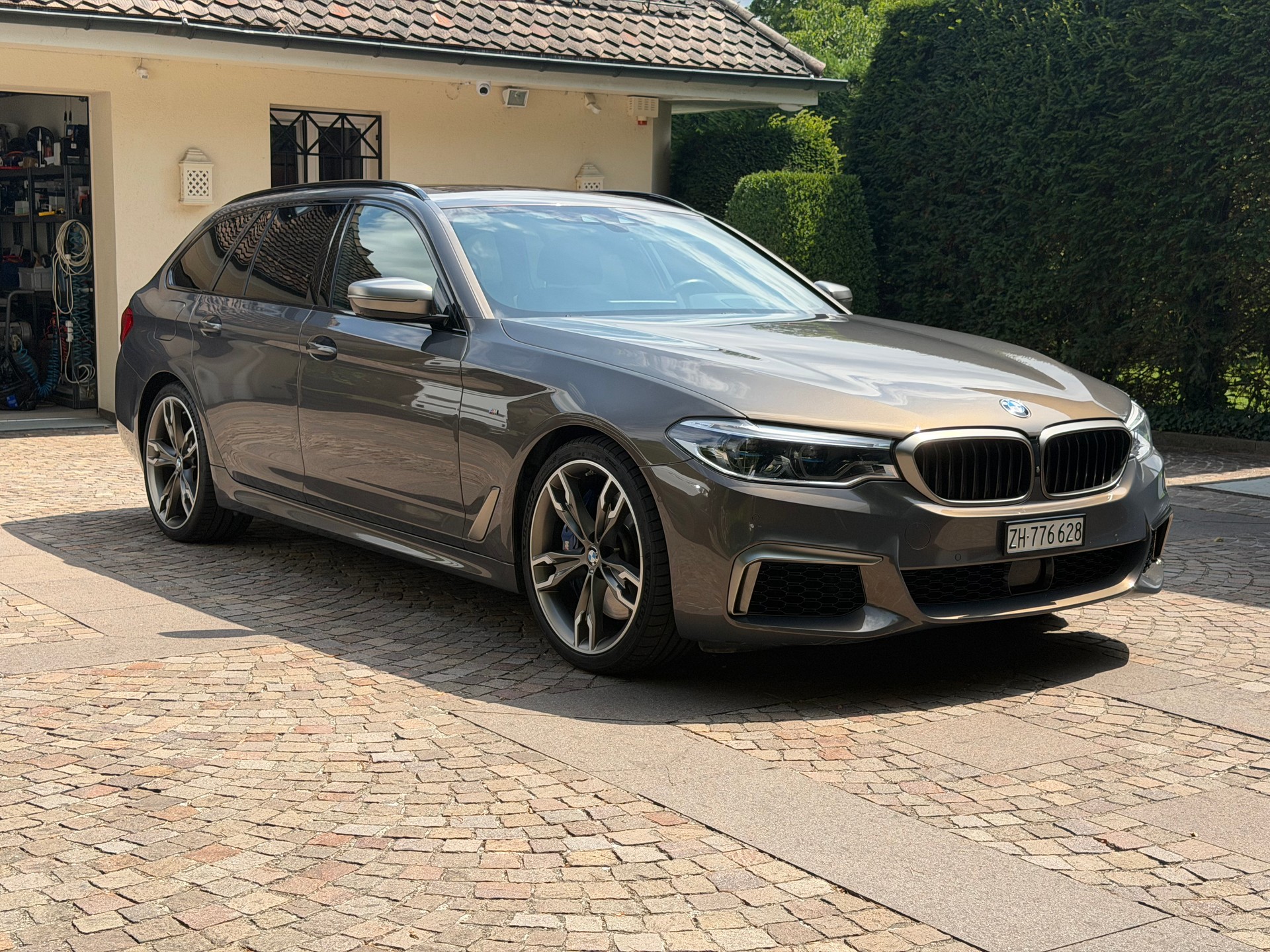 BMW BMW M550d xDrive Touring – 1. Hand – Individual – Laser – Pano – Standheizung – HUD-image-8