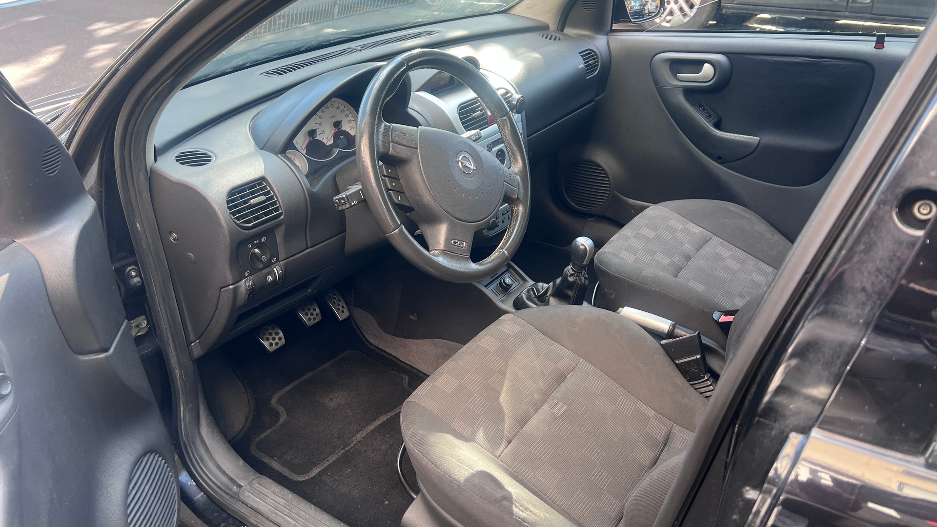 OPEL Corsa 1.8 16V Cosmo-image-10