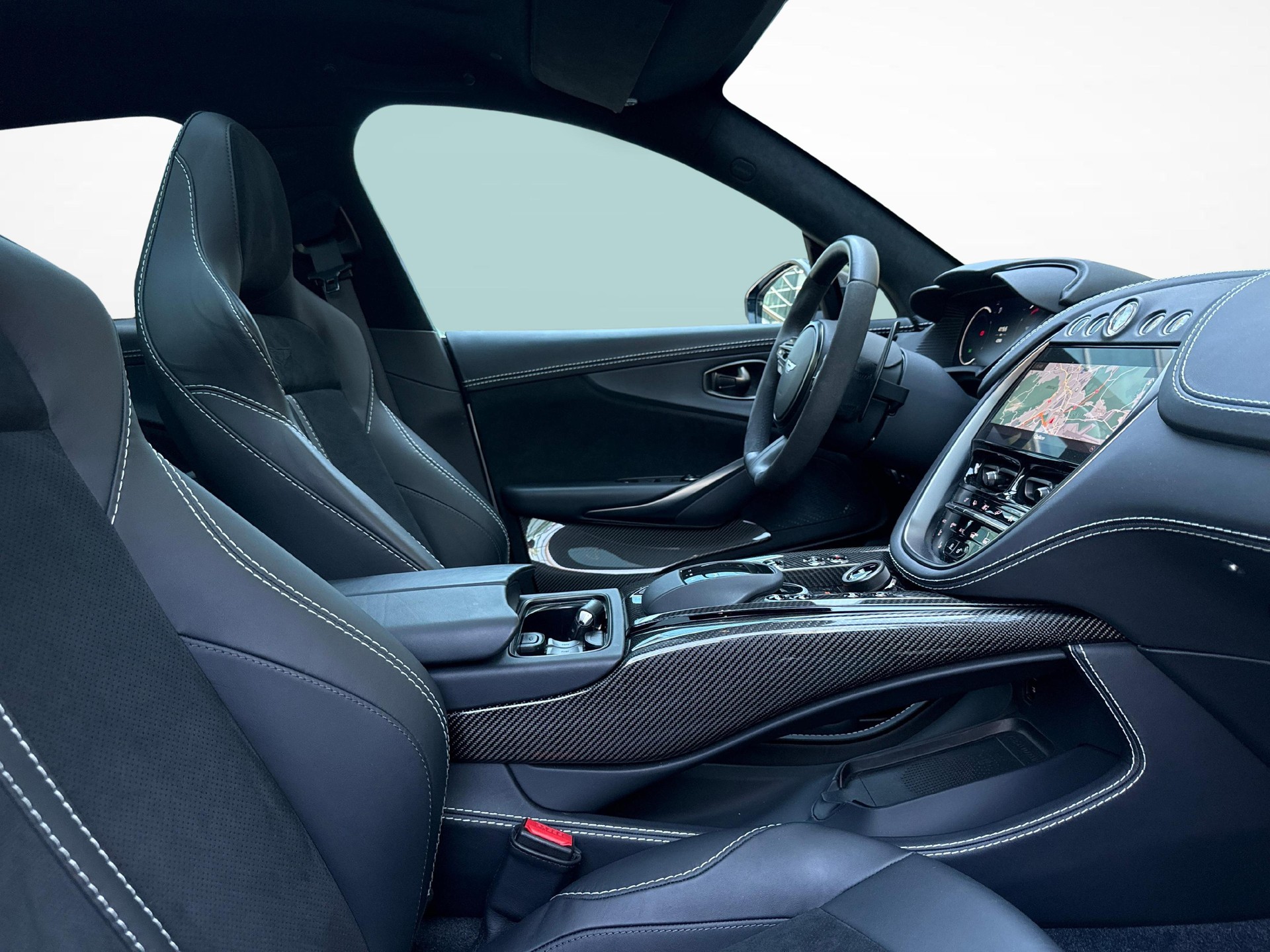 ASTON MARTIN DBX 707 4.0 V8 Bi-Turbo-image-9