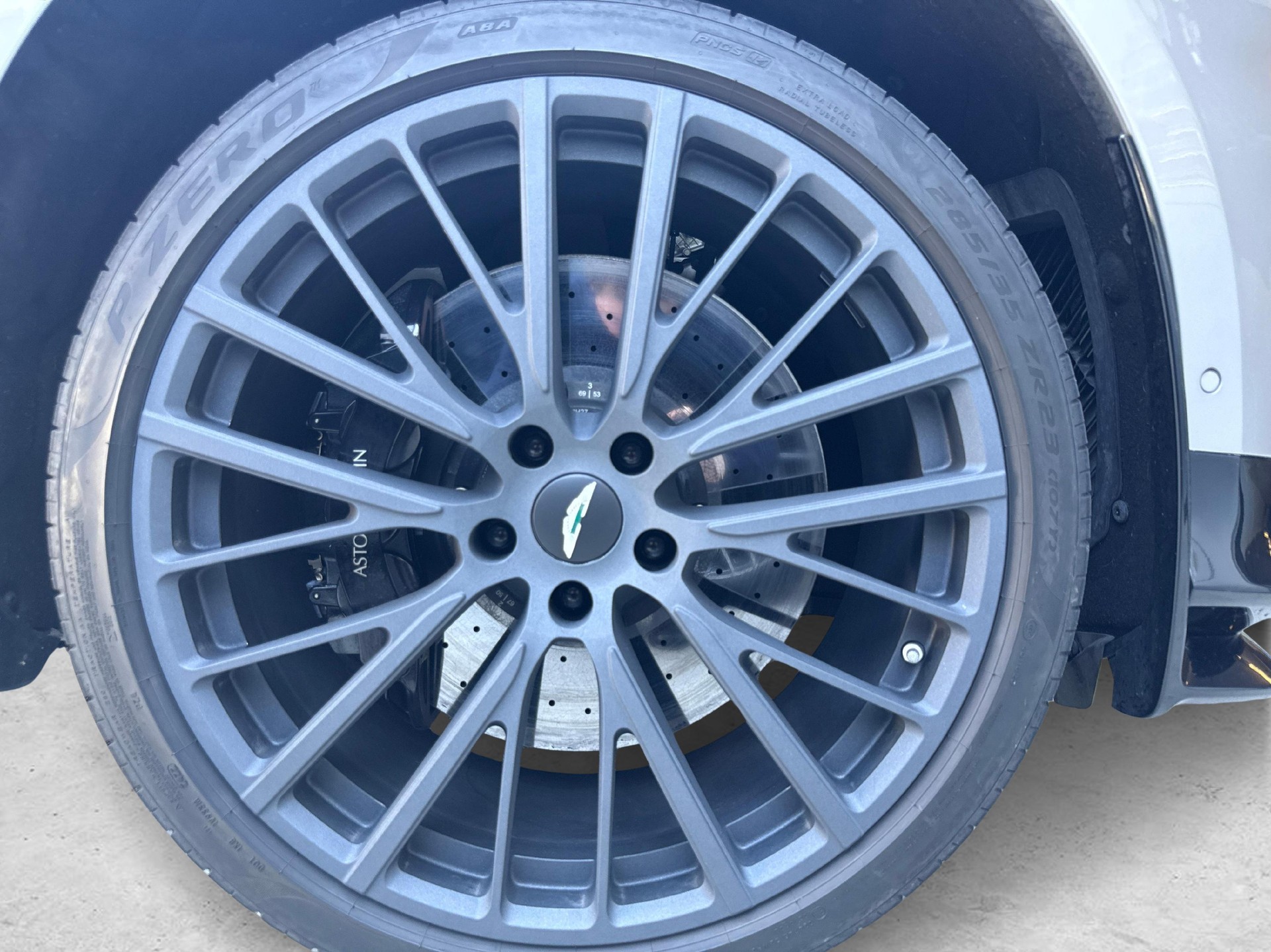 ASTON MARTIN DBX 707 4.0 V8 Bi-Turbo-image-12