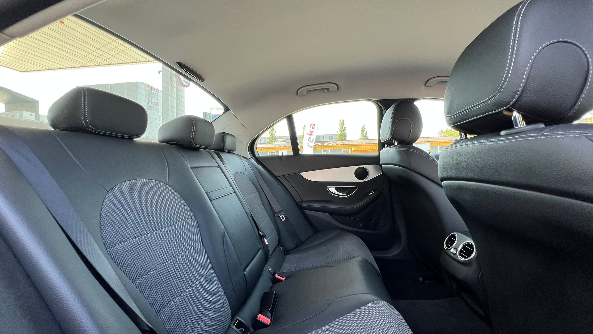 MERCEDES-BENZ C 200 AVANTGARDE 4MATIC 9G-TRONIC l 184 PS-image-28
