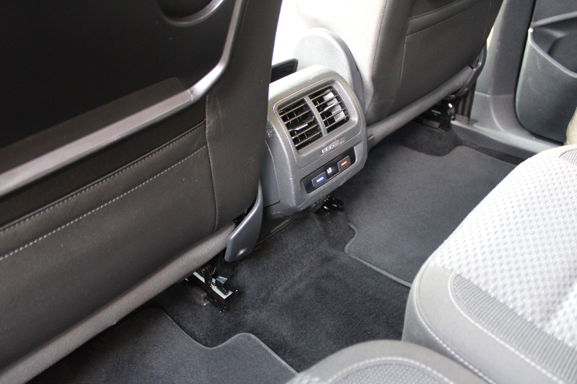 VW Touran 1.4 TSI BlueMotion Technology Comfortline DSG-image-16