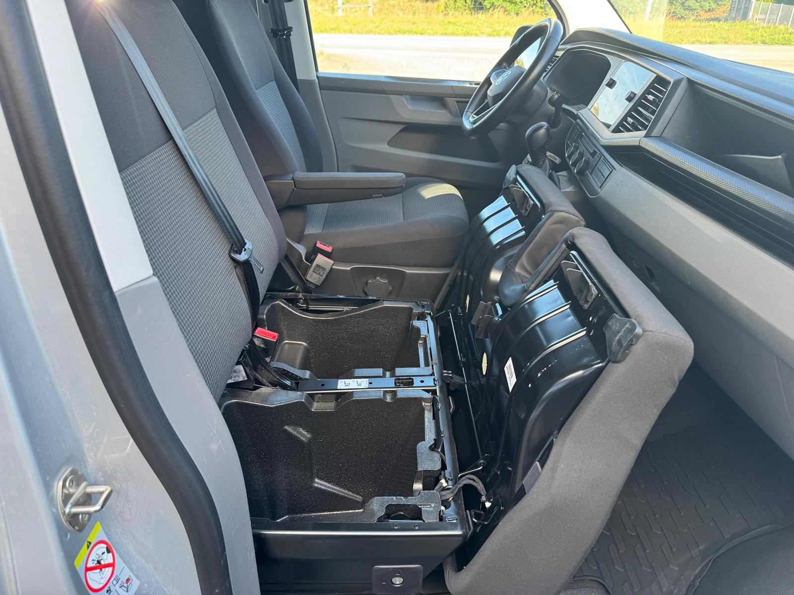 VW T6.1 Kombi 2.0 TDI 4Motion DSG mit 9-Sitzplätze-image-18