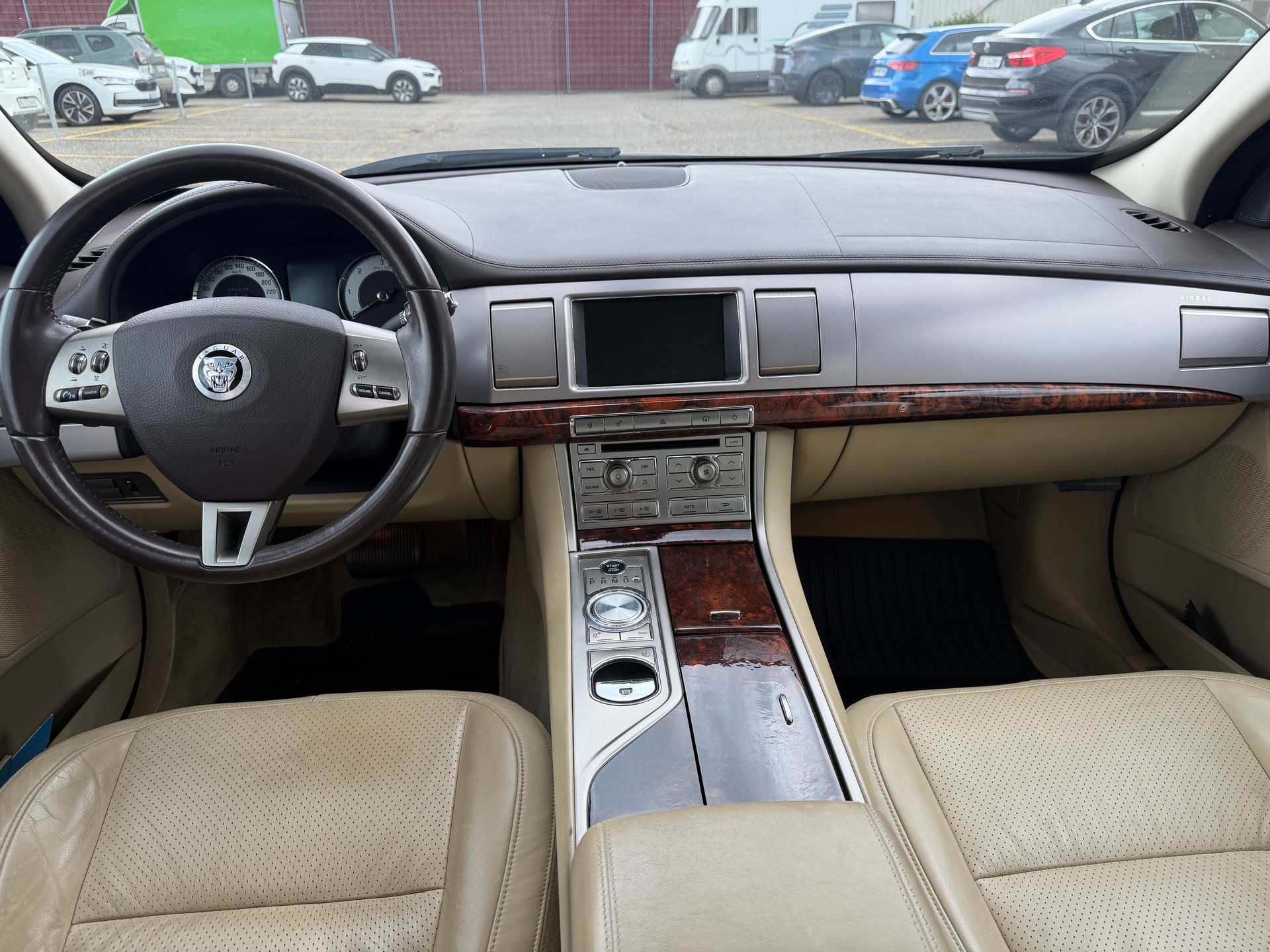 JAGUAR XF 2.7d V6 Premium Luxury-image-7