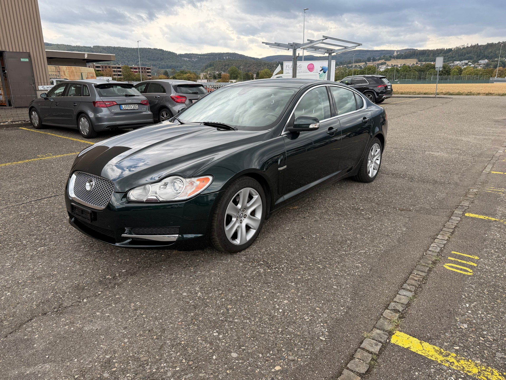 JAGUAR XF 2.7d V6 Premium Luxury-image-2