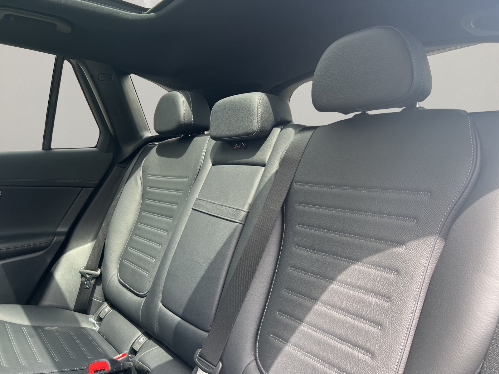 MERCEDES-BENZ GLC 220 d AMG Line 4matic-image-13