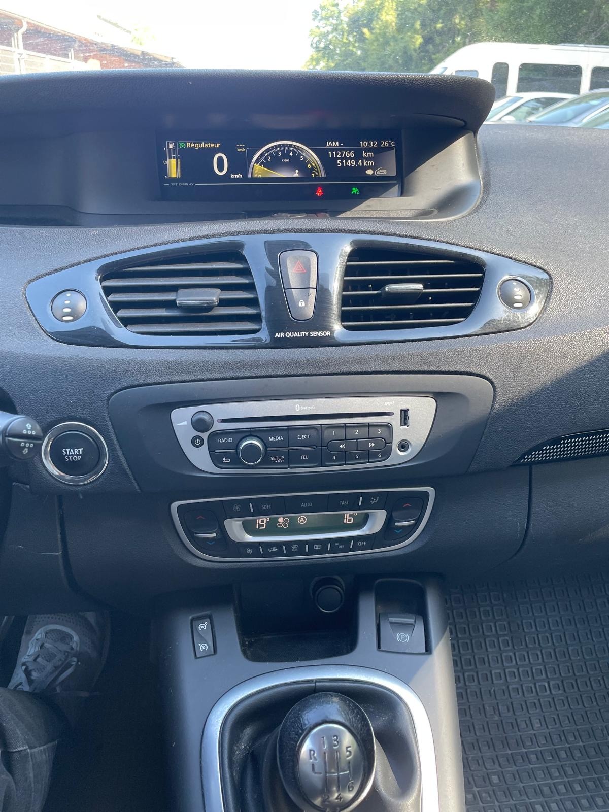 RENAULT Scénic 1.4 16V Turbo Privilège-image-14