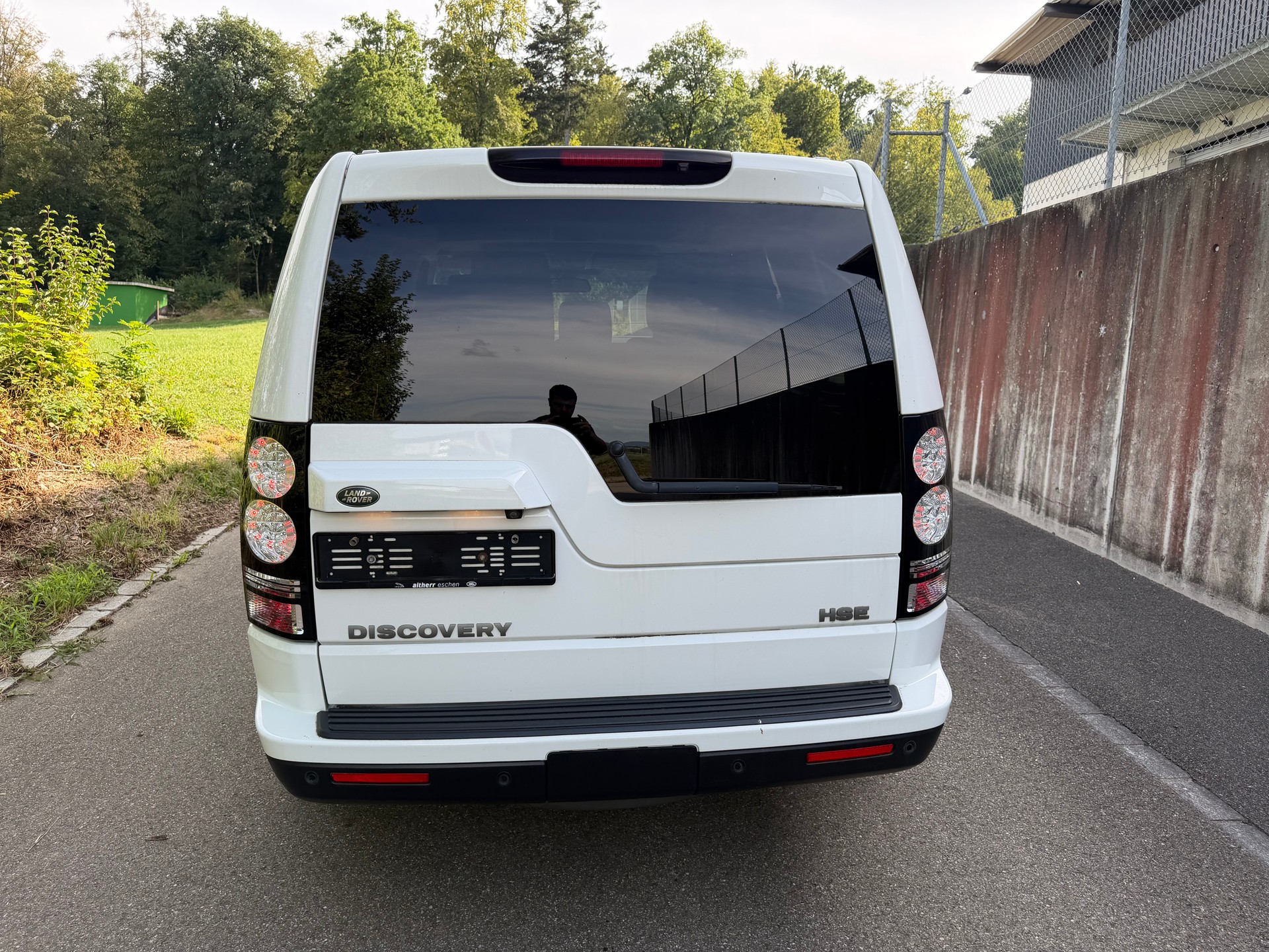 LAND ROVER Discovery 3.0 SDV6 SE Automatic-image-4
