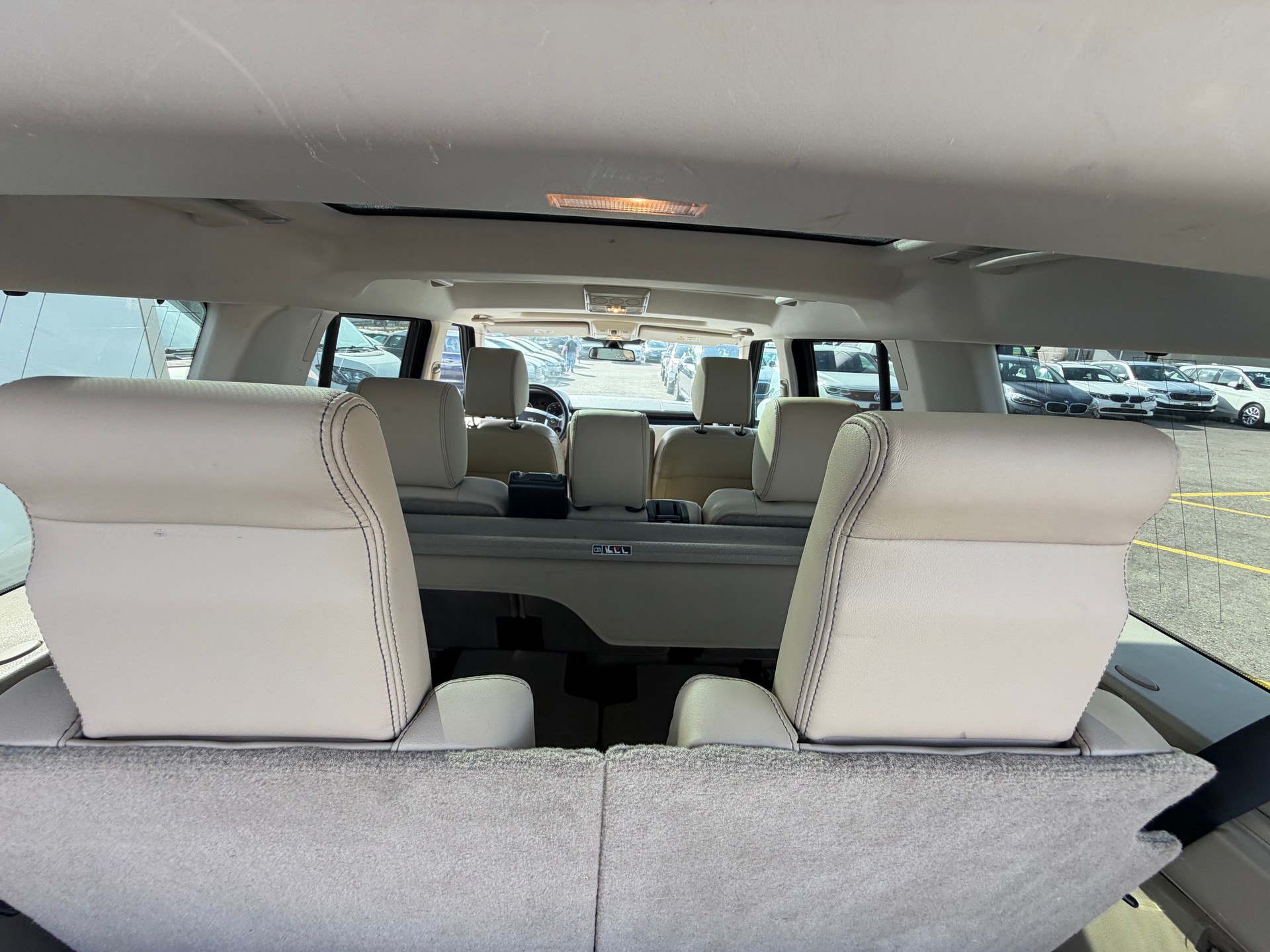 LAND ROVER Discovery 3.0 SDV6 SE Automatic-image-9
