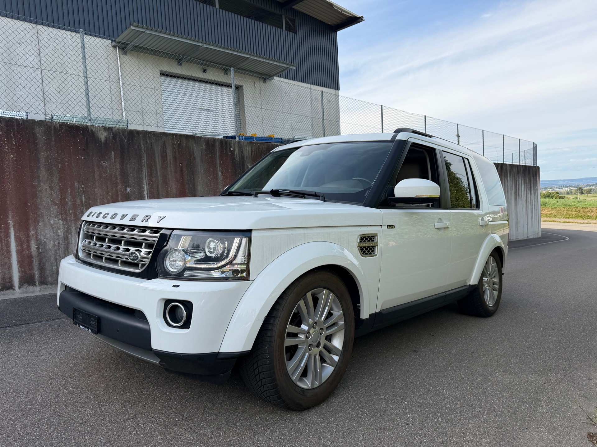 LAND ROVER Discovery 3.0 SDV6 SE Automatic-image-2