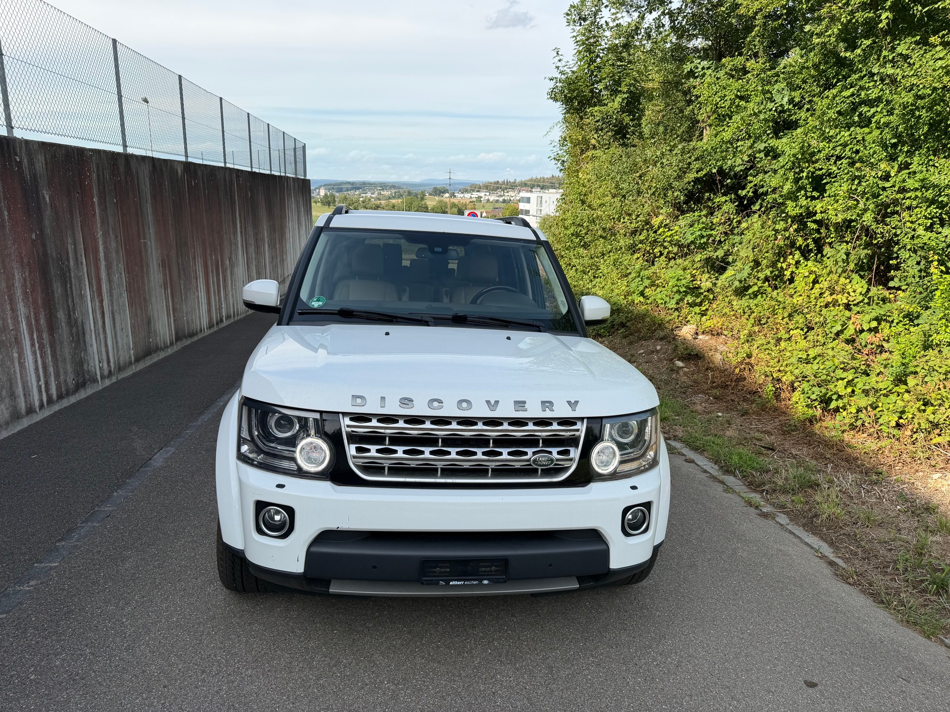 LAND ROVER Discovery 3.0 SDV6 SE Automatic-image-1