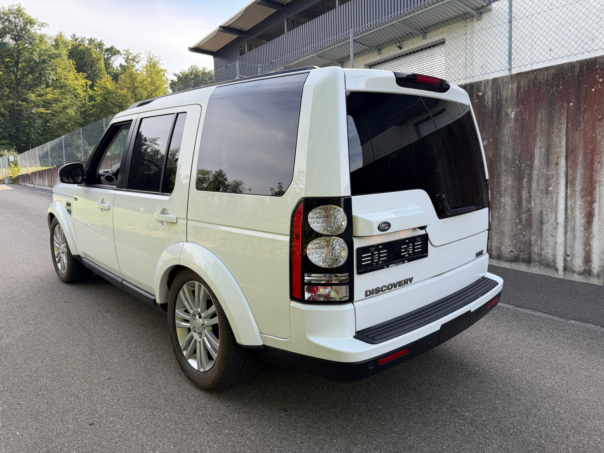 LAND ROVER Discovery 3.0 SDV6 SE Automatic-image-5