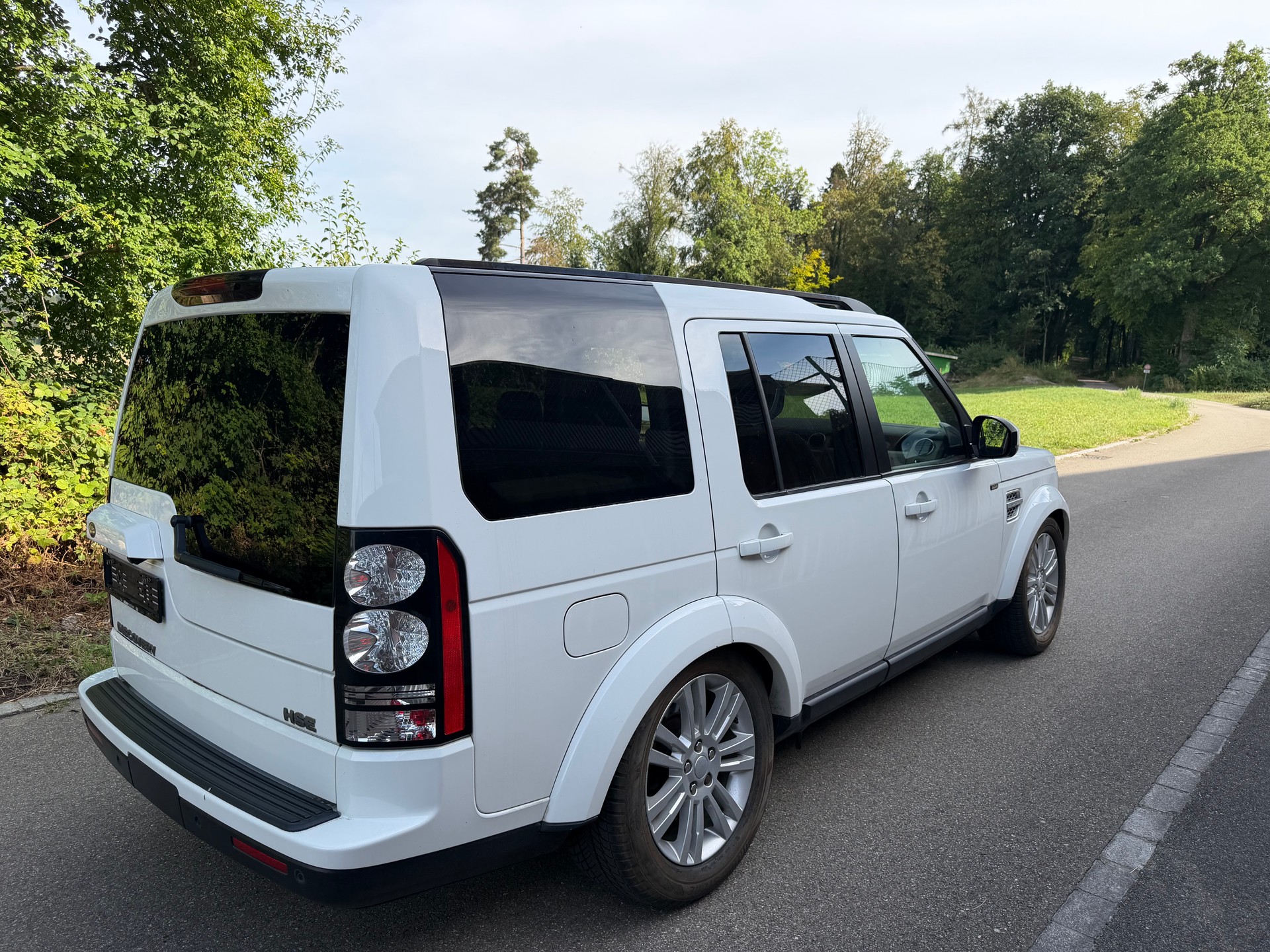 LAND ROVER Discovery 3.0 SDV6 SE Automatic-image-3