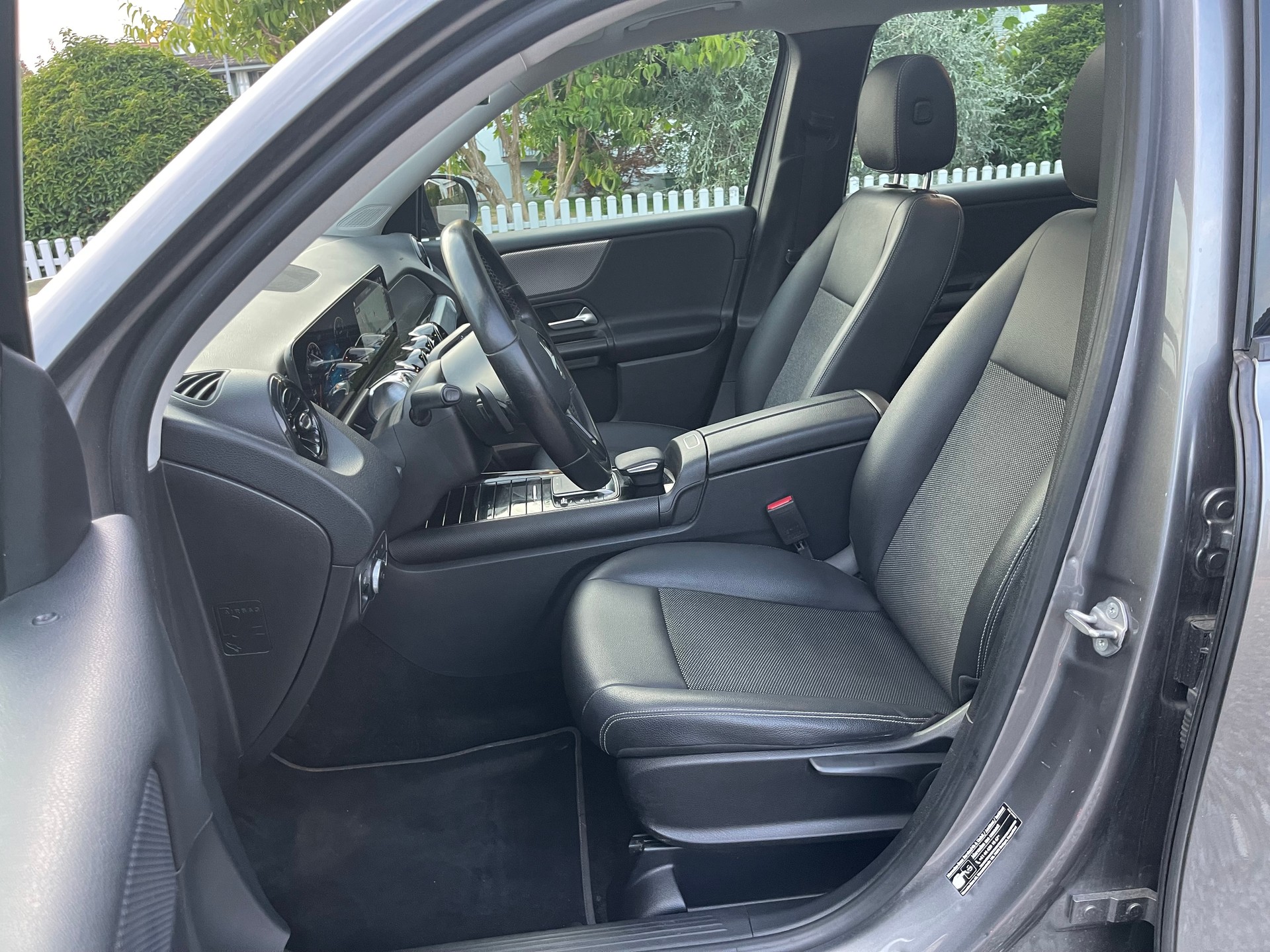 MERCEDES-BENZ GLB 200 7G-Tronic-image-9