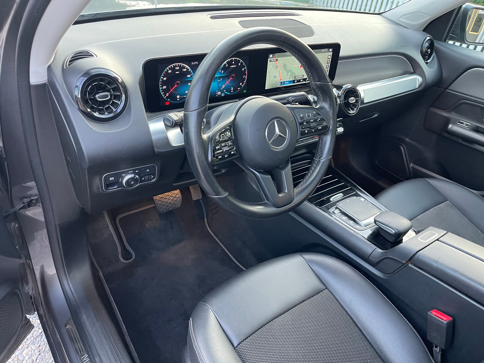 MERCEDES-BENZ GLB 200 7G-Tronic-image-8