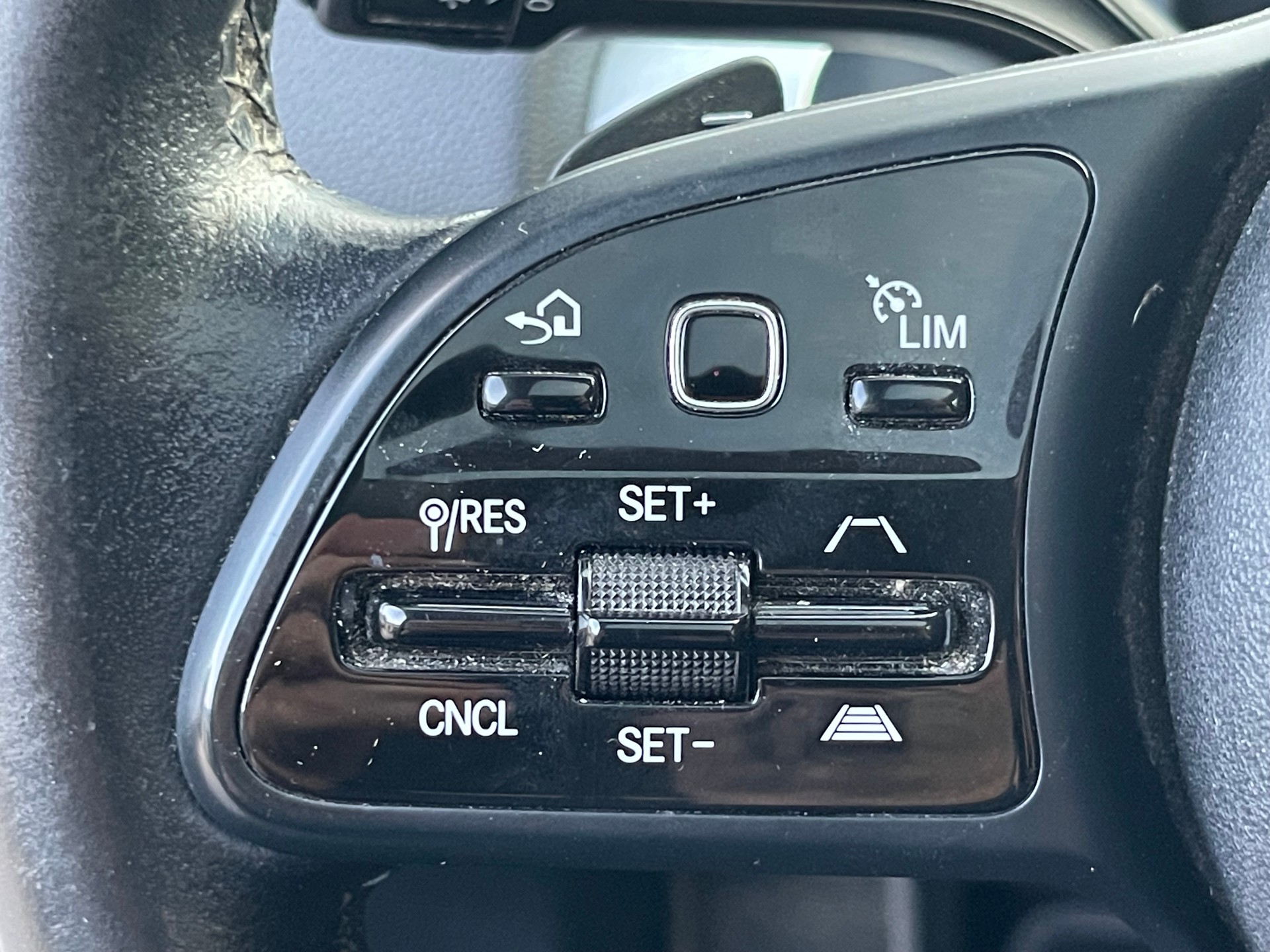MERCEDES-BENZ GLB 200 7G-Tronic-image-14