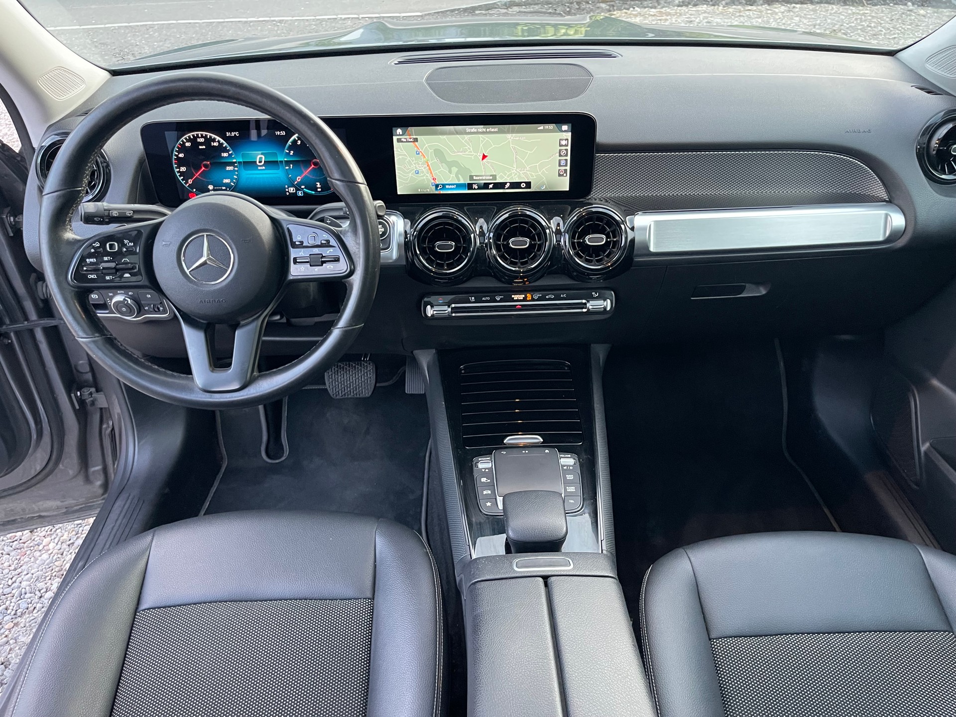 MERCEDES-BENZ GLB 200 7G-Tronic-image-11