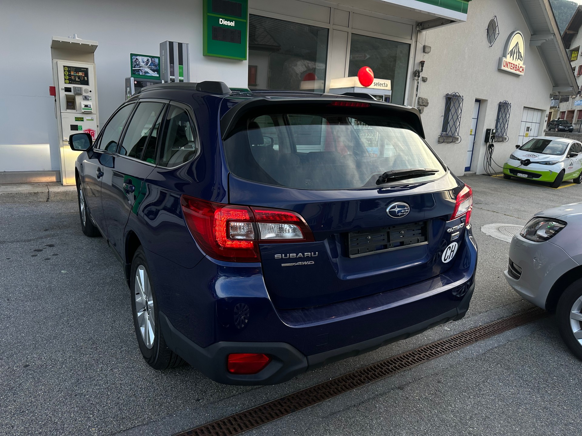 SUBARU Outback 2.0D Swiss AWD Lineartronic-image-3