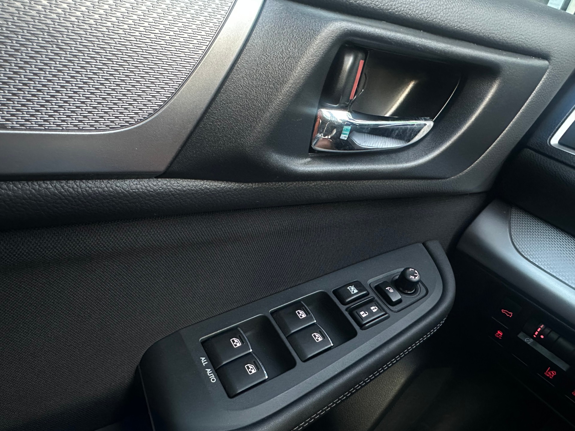SUBARU Outback 2.0D Swiss AWD Lineartronic-image-11