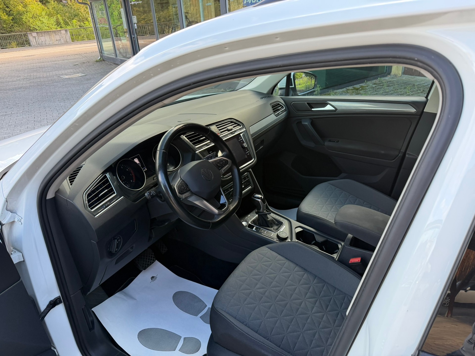 VW Tiguan 2.0TSI Life 4Motion DSG-image-7
