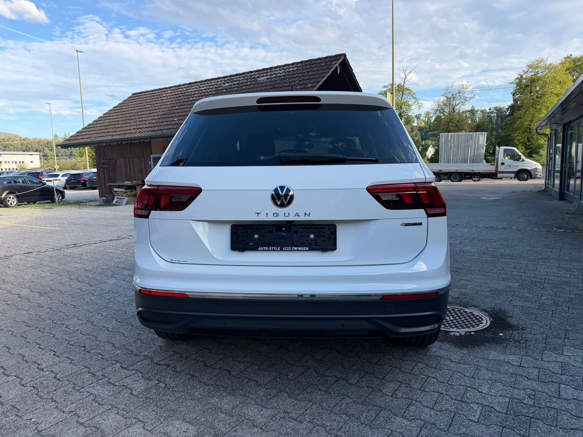 VW Tiguan 2.0TSI Life 4Motion DSG-image-4