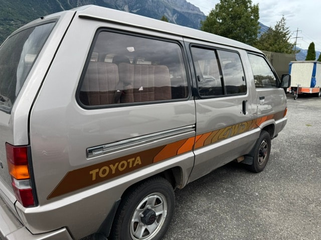 TOYOTA Model-F 2.2 Wagon GL 4x4-image-7