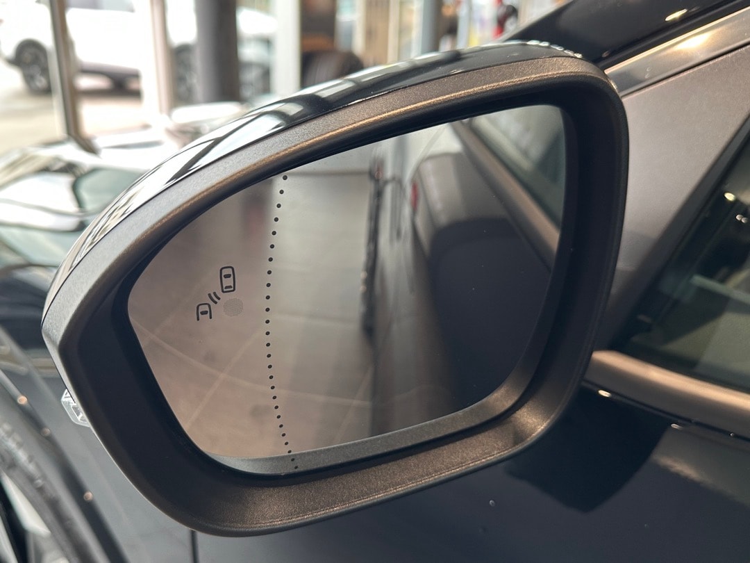 RENAULT Mégane E-TECH EV60 Iconic-image-3
