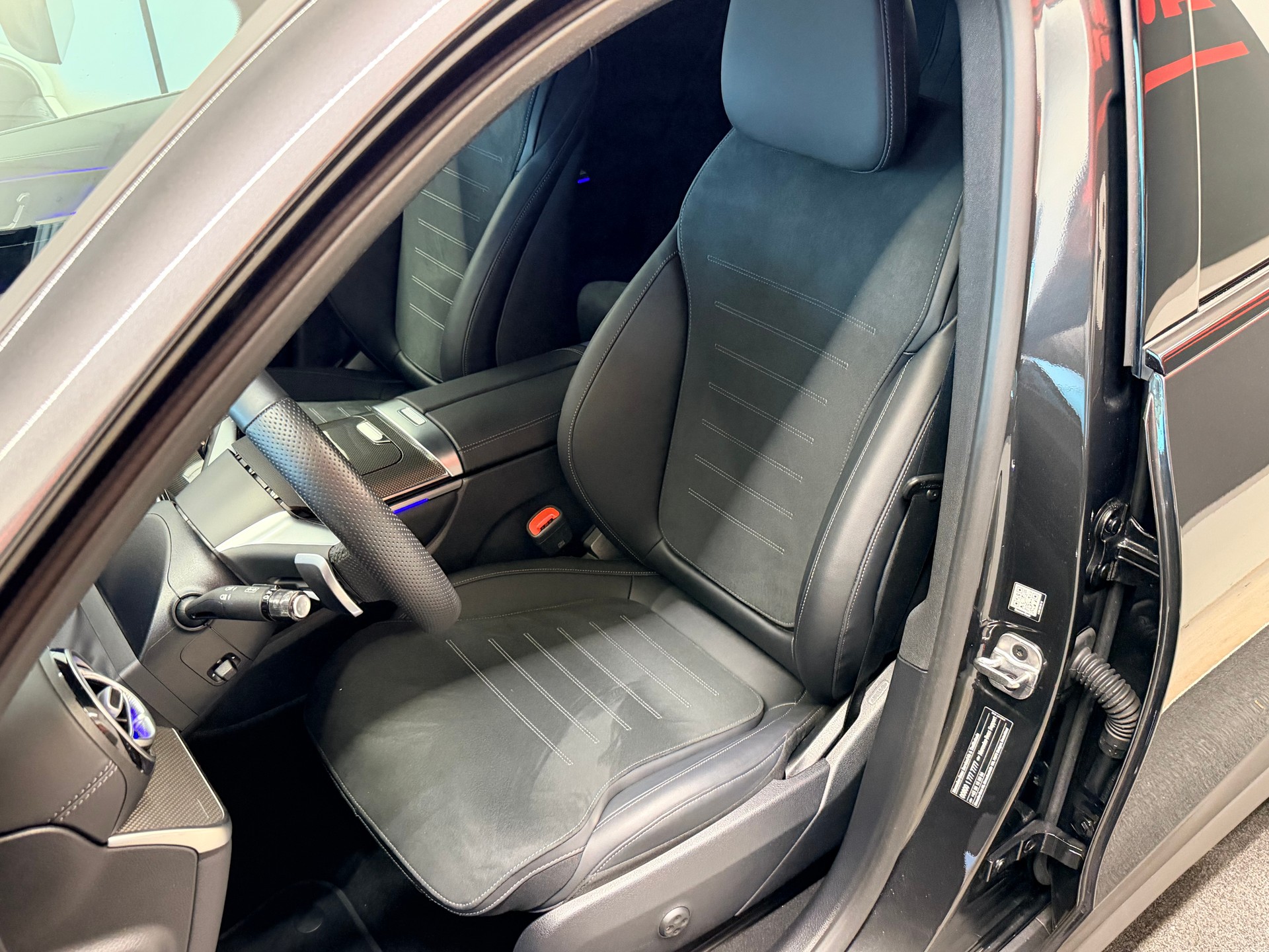MERCEDES-BENZ GLC 300 d AMG 4Matic 9G-Tronic-image-13