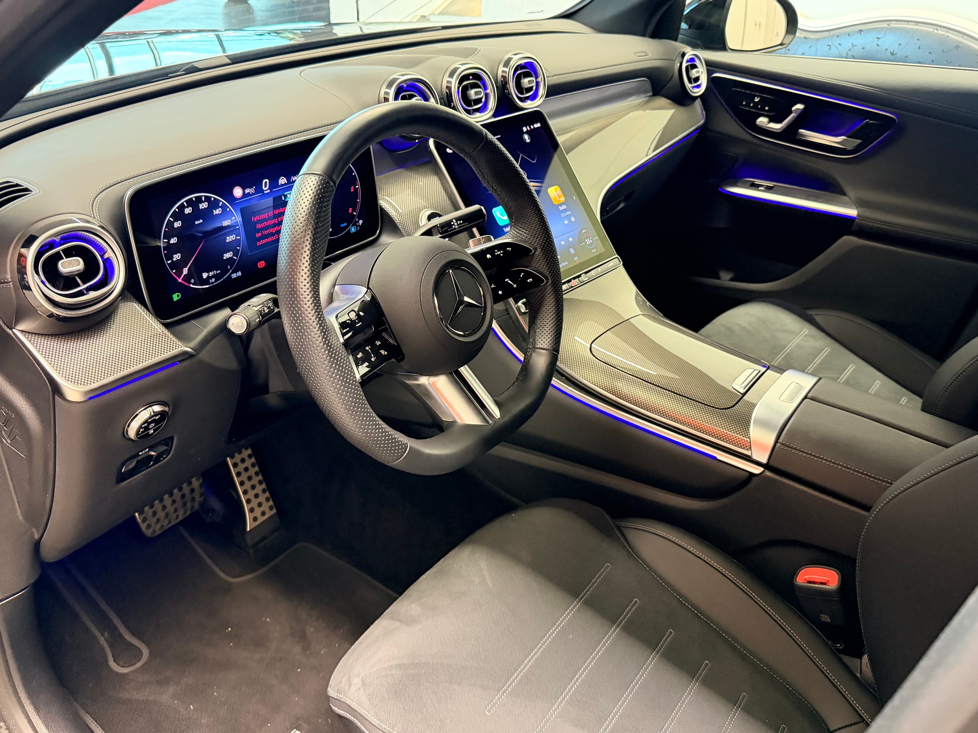 MERCEDES-BENZ GLC 300 d AMG 4Matic 9G-Tronic-image-10
