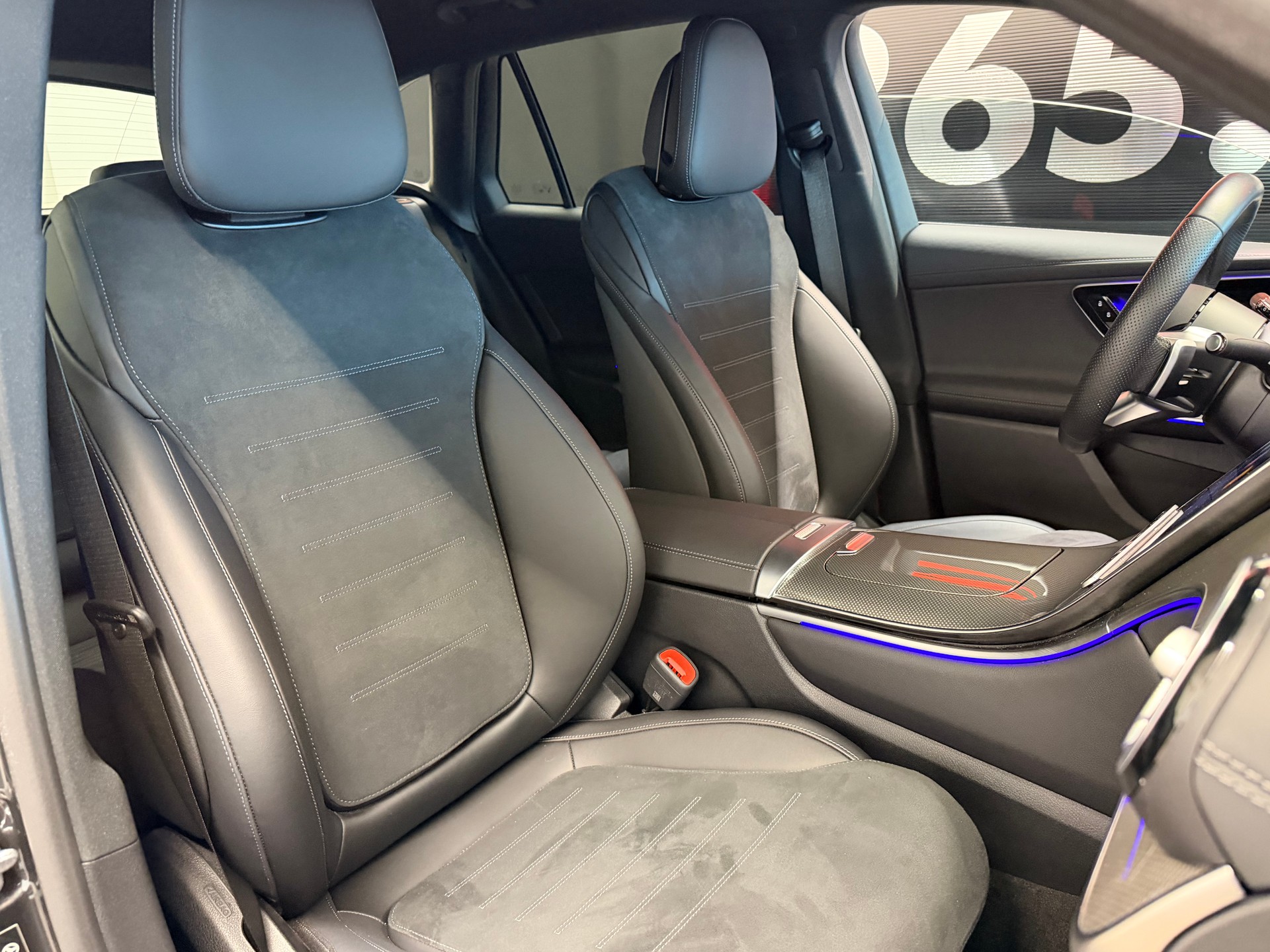 MERCEDES-BENZ GLC 300 d AMG 4Matic 9G-Tronic-image-19