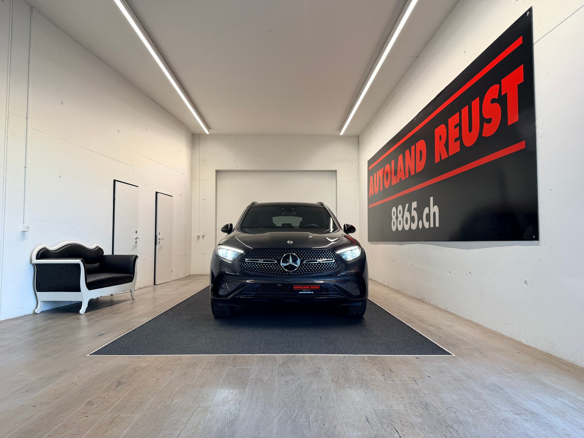 MERCEDES-BENZ GLC 300 d AMG 4Matic 9G-Tronic-showroom-element-2