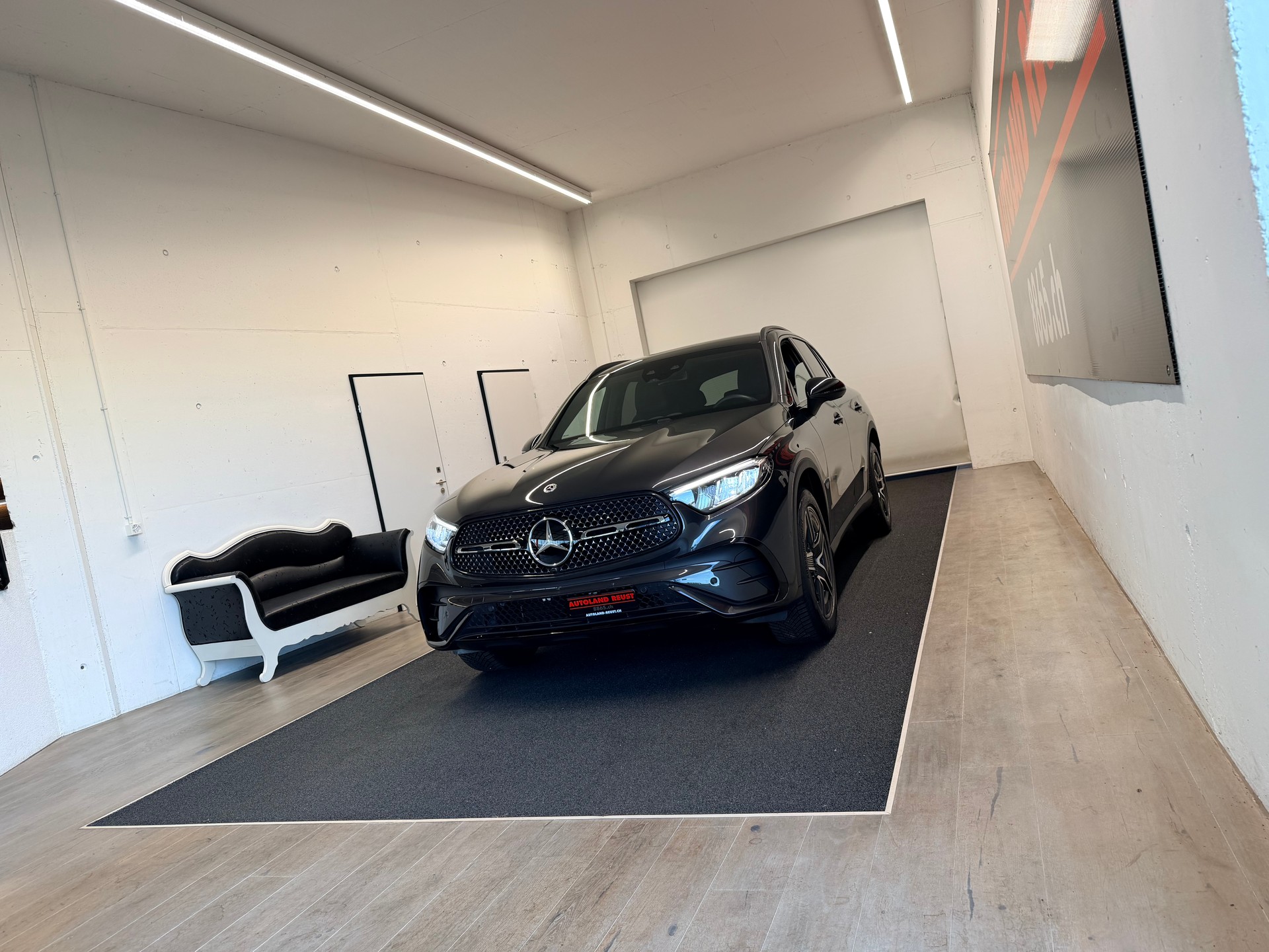 MERCEDES-BENZ GLC 300 d AMG 4Matic 9G-Tronic-showroom-element-1