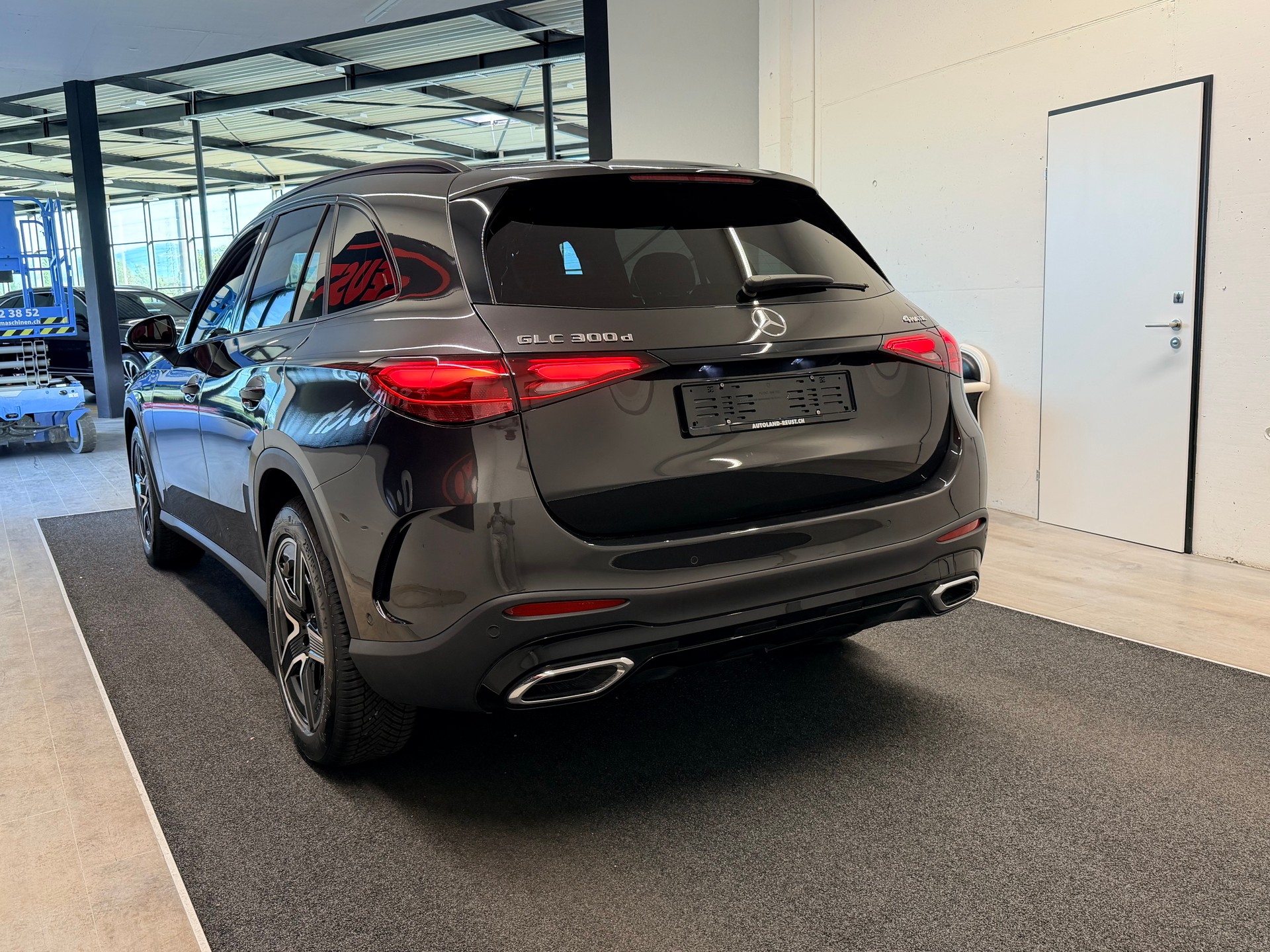 MERCEDES-BENZ GLC 300 d AMG 4Matic 9G-Tronic-image-6
