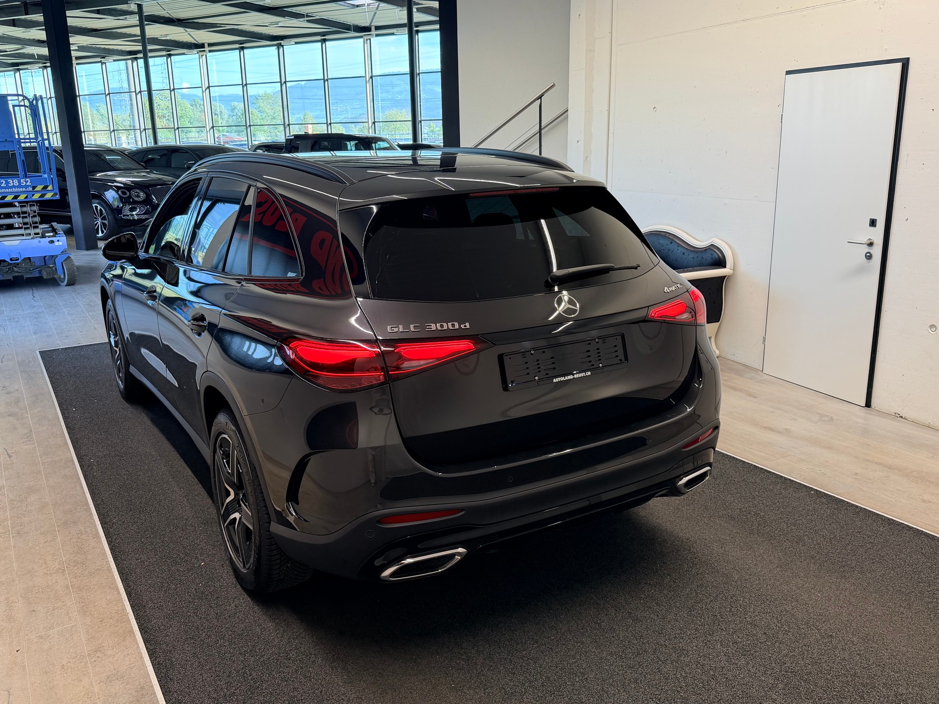 MERCEDES-BENZ GLC 300 d AMG 4Matic 9G-Tronic-image-7