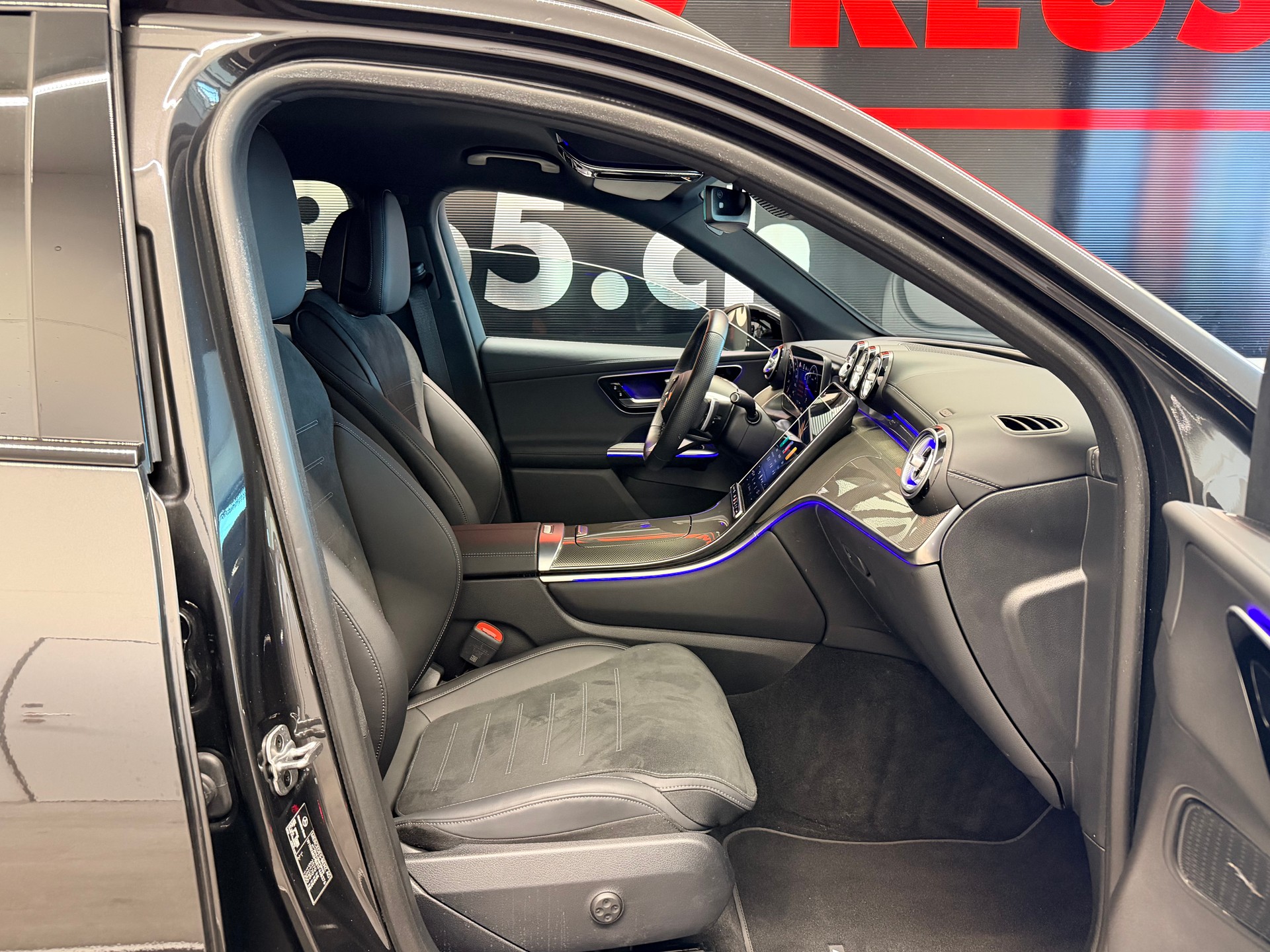 MERCEDES-BENZ GLC 300 d AMG 4Matic 9G-Tronic-image-18