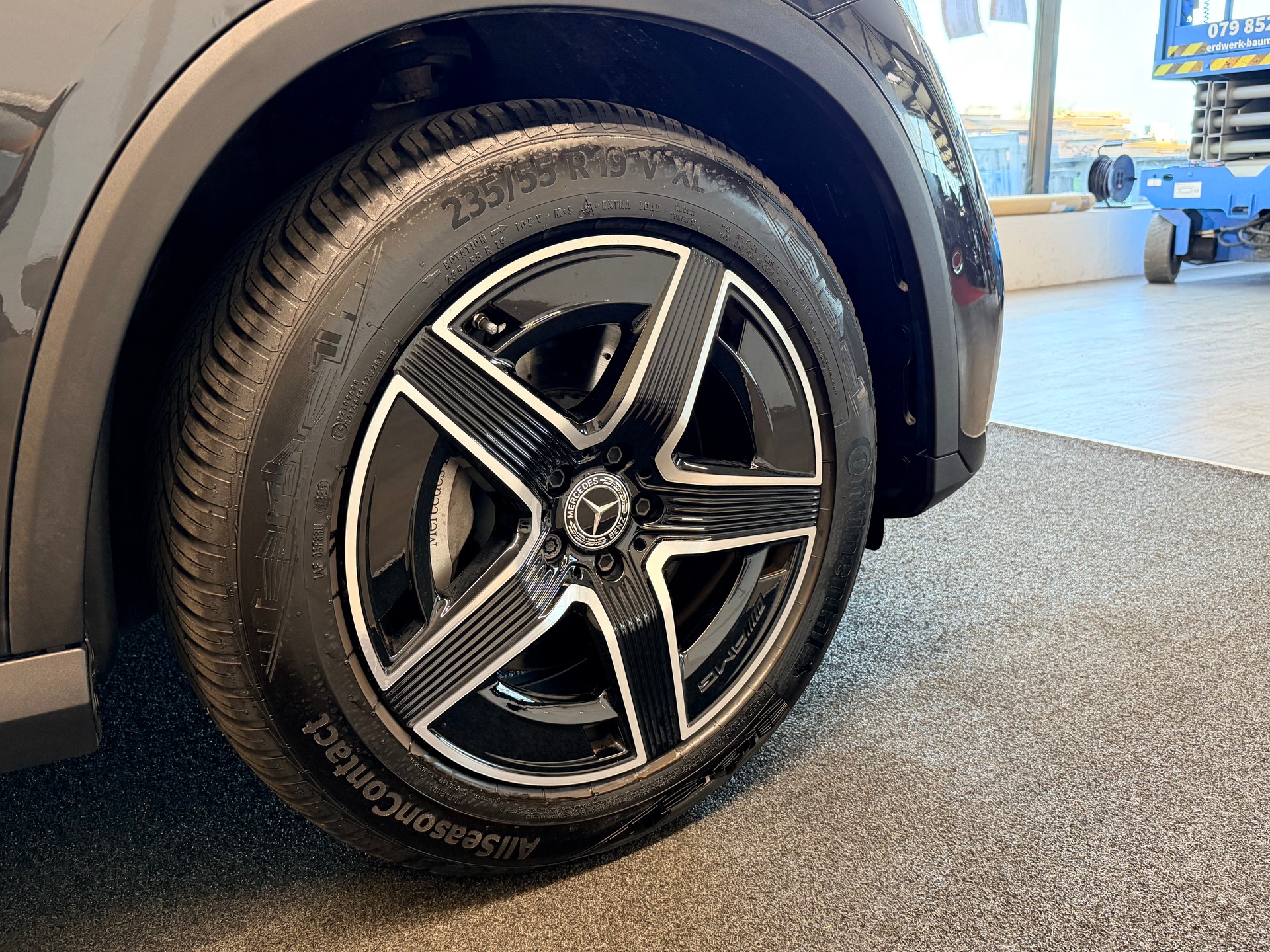 MERCEDES-BENZ GLC 300 d AMG 4Matic 9G-Tronic-image-4