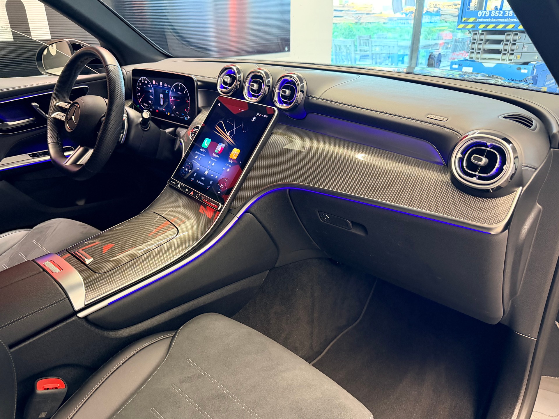 MERCEDES-BENZ GLC 300 d AMG 4Matic 9G-Tronic-image-16